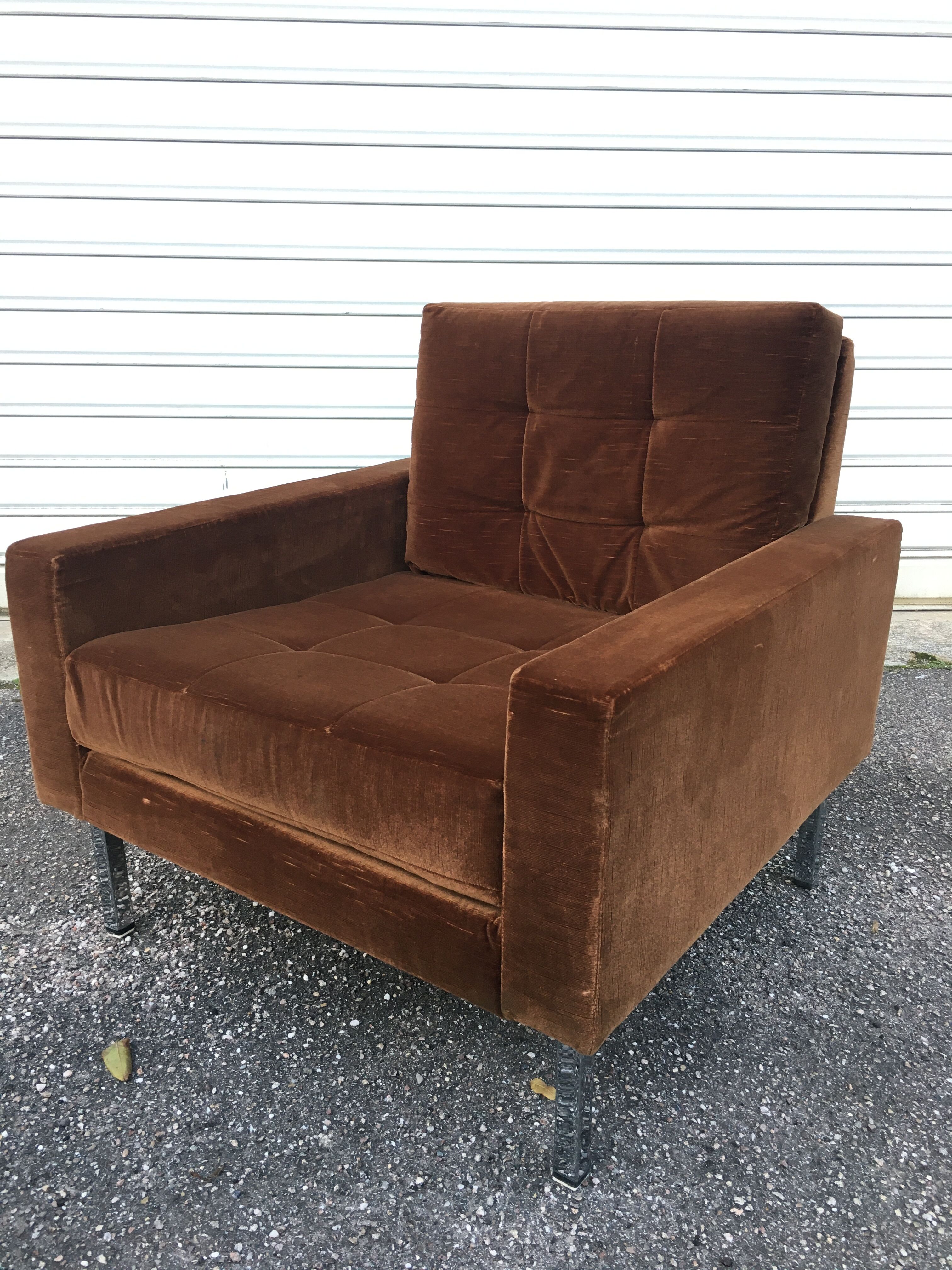 Pair of armchairs and his ottoman, circa 1970