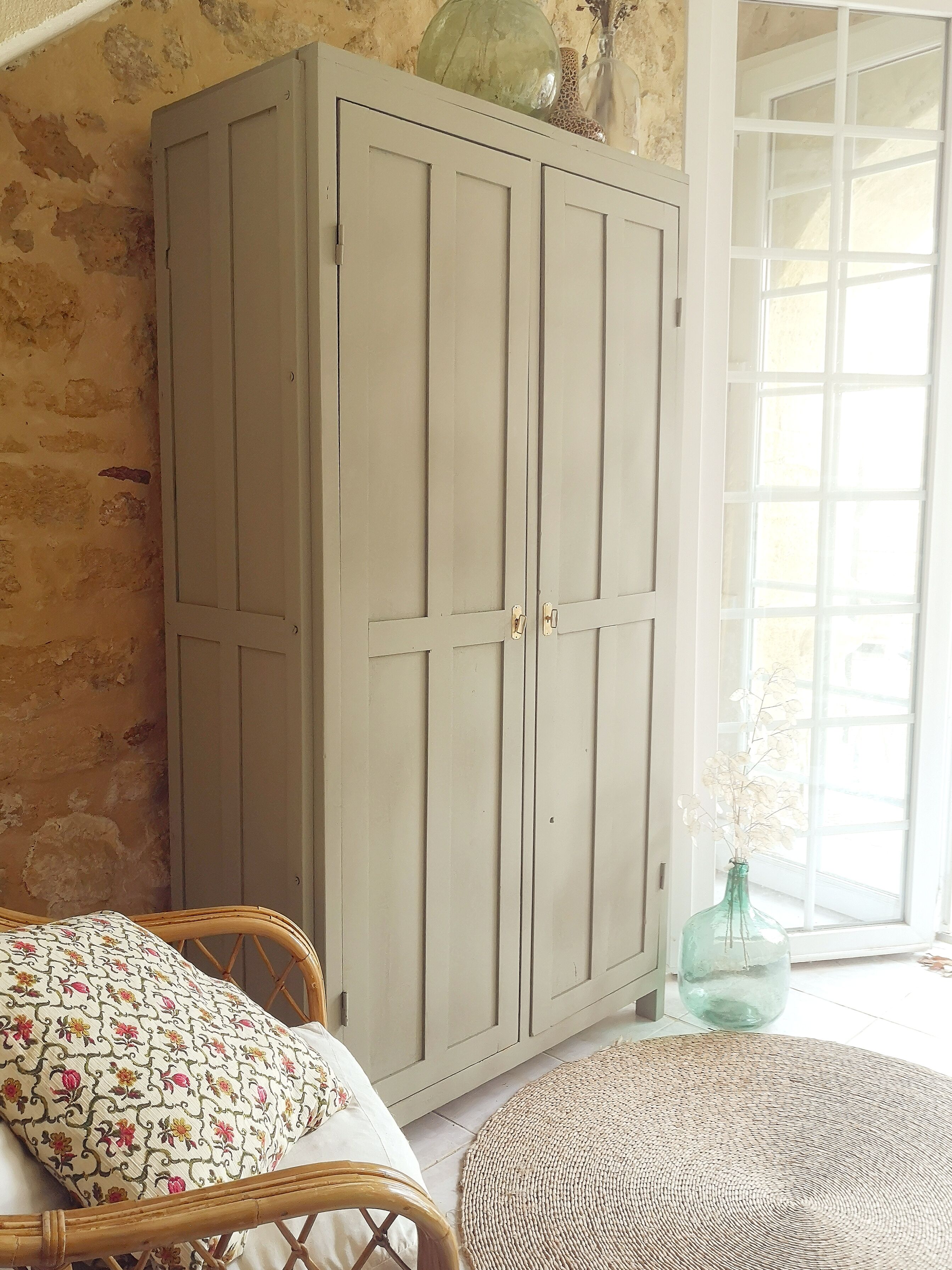 Armoire parisienne