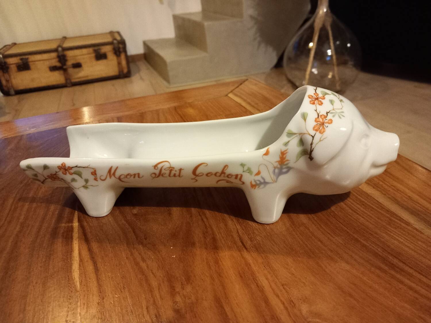 Porcelain pig's head serving dish for sausage