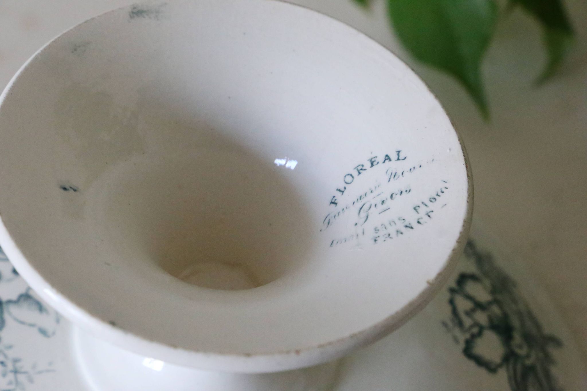 Floreal fruit bowl, from the Faïencerie Nouvelle de Givors, iron earth