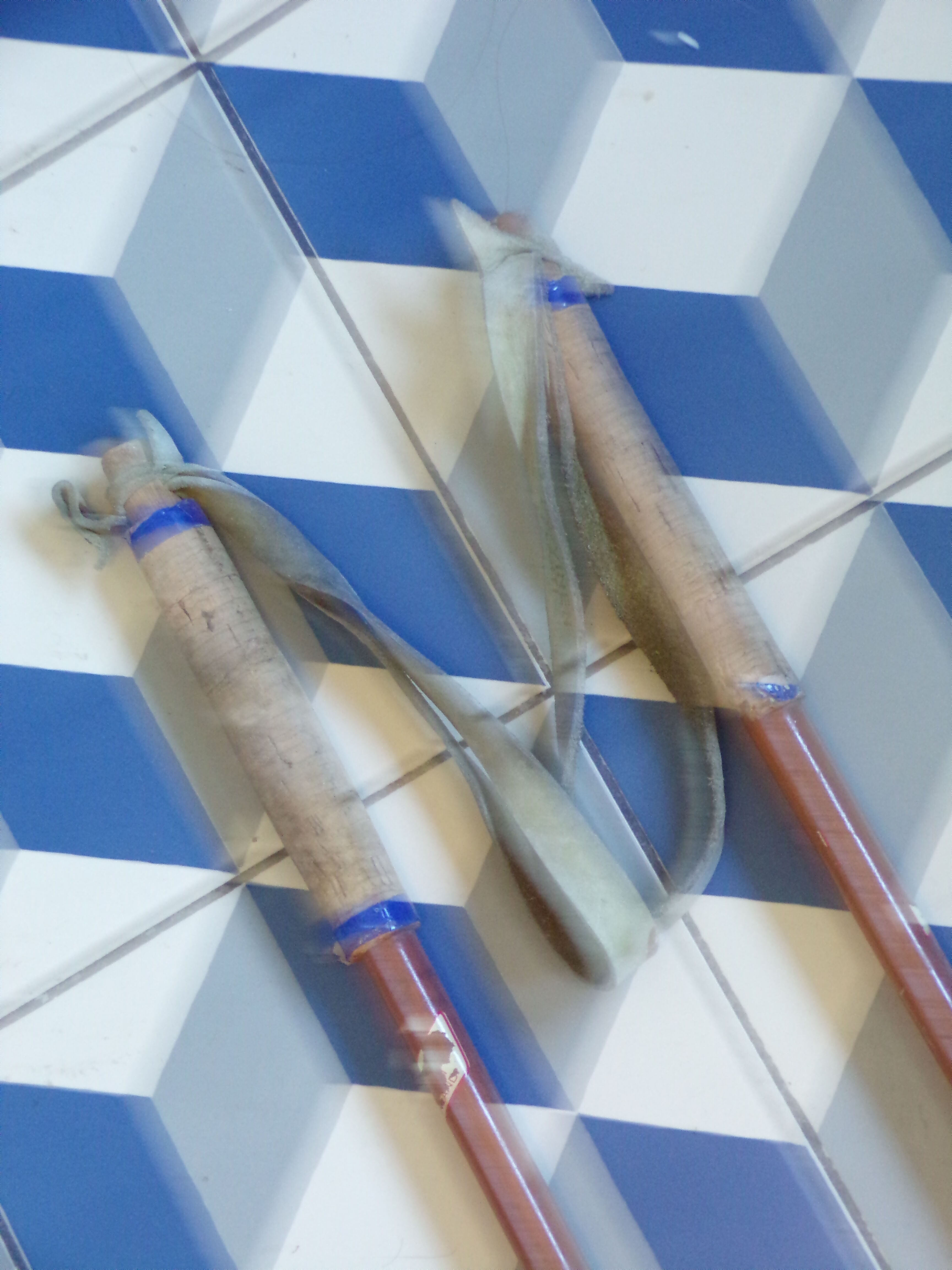 Pair of vintage ski poles 140cm