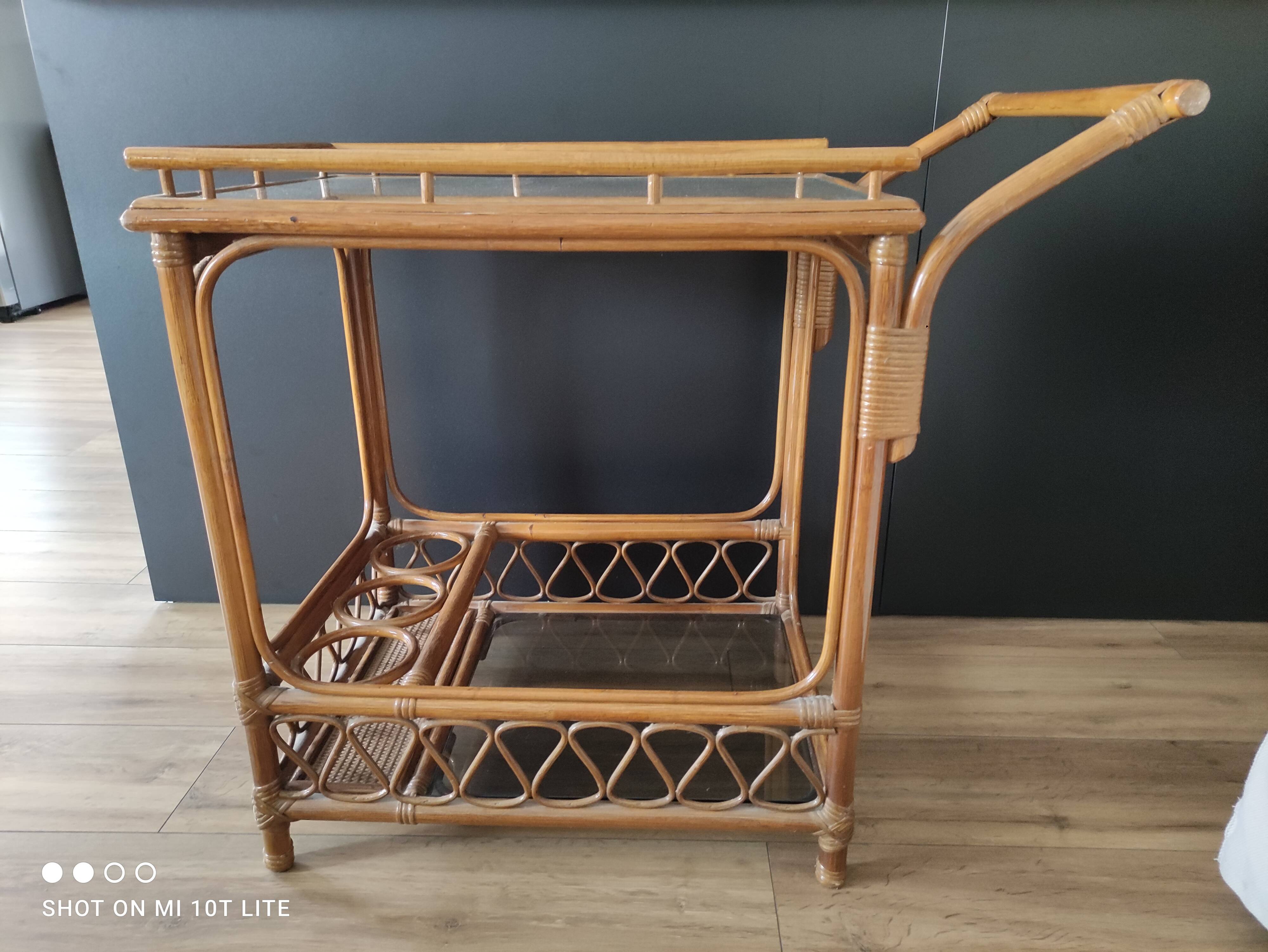 Vintage rattan service