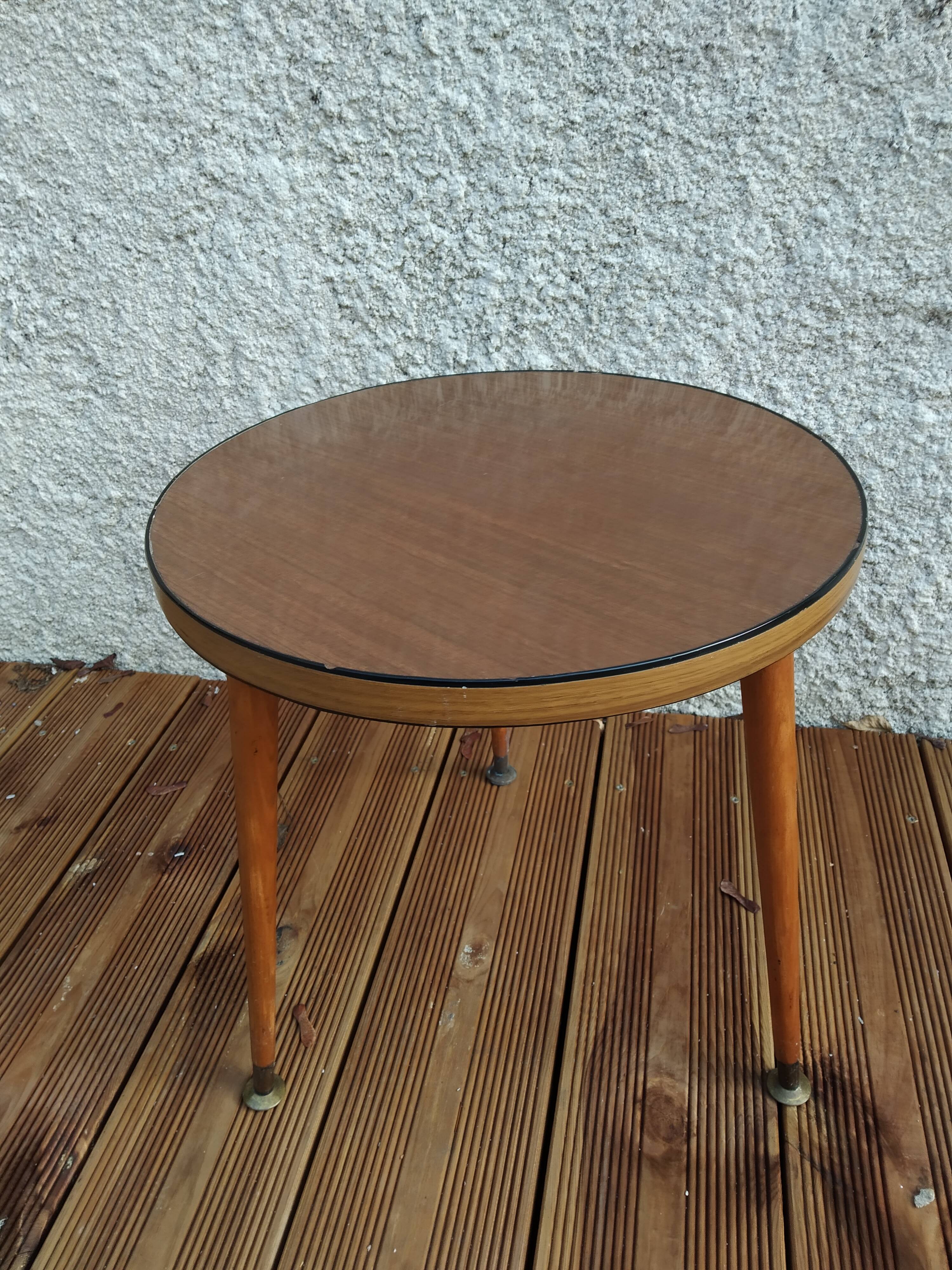 Tripod table