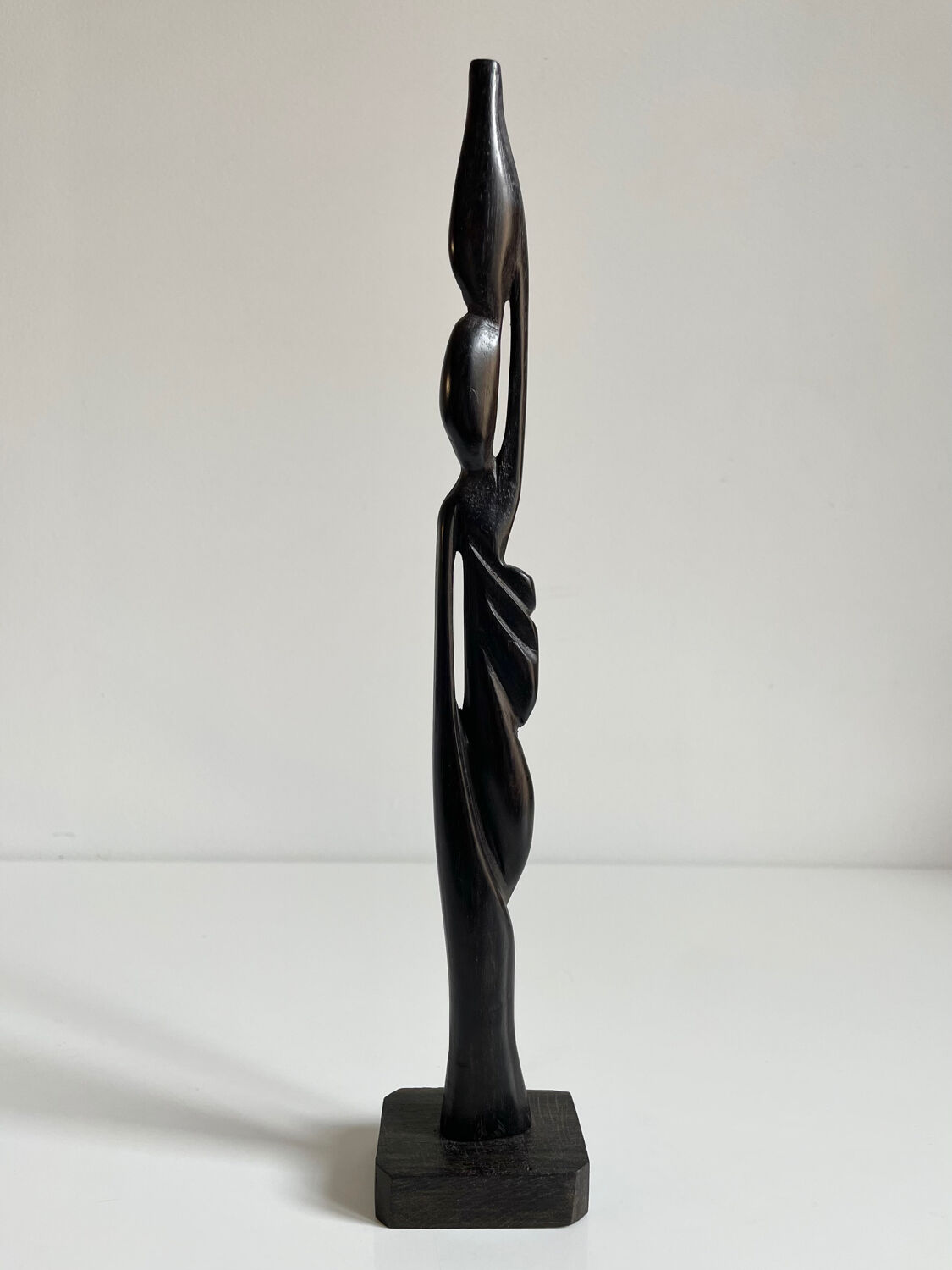 Sculpture d’art africain en bois d’ébène