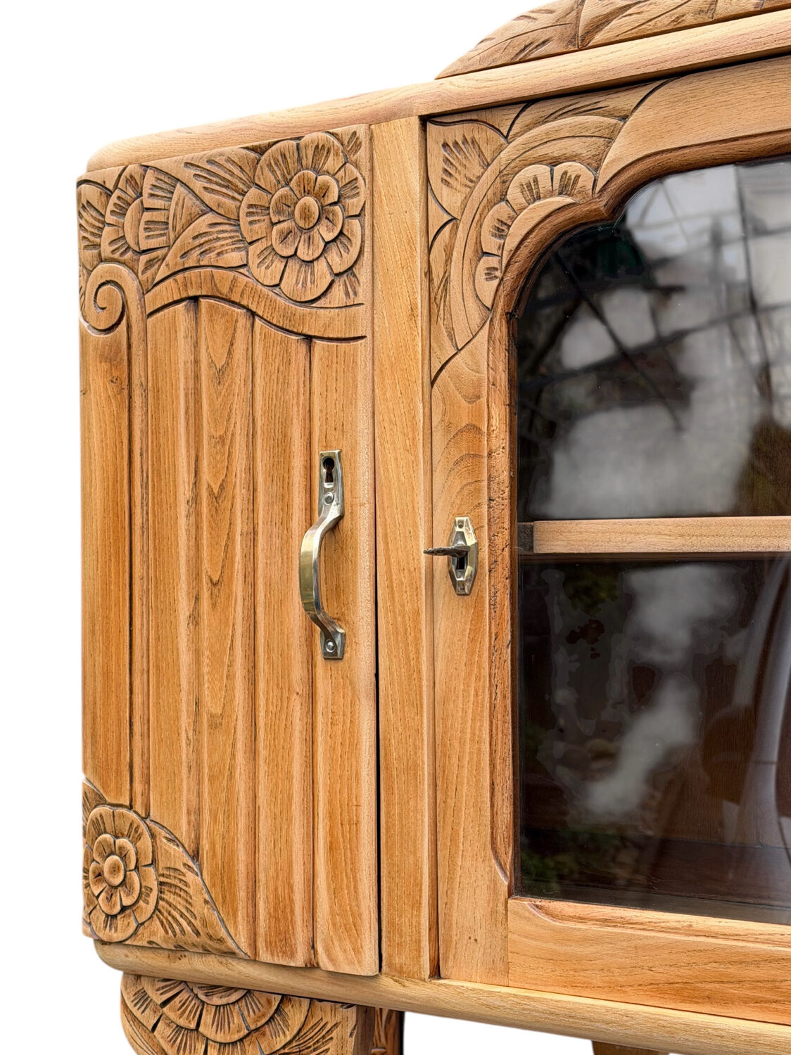 Art Deco Parisian buffet in solid raw oak from the 1930s.