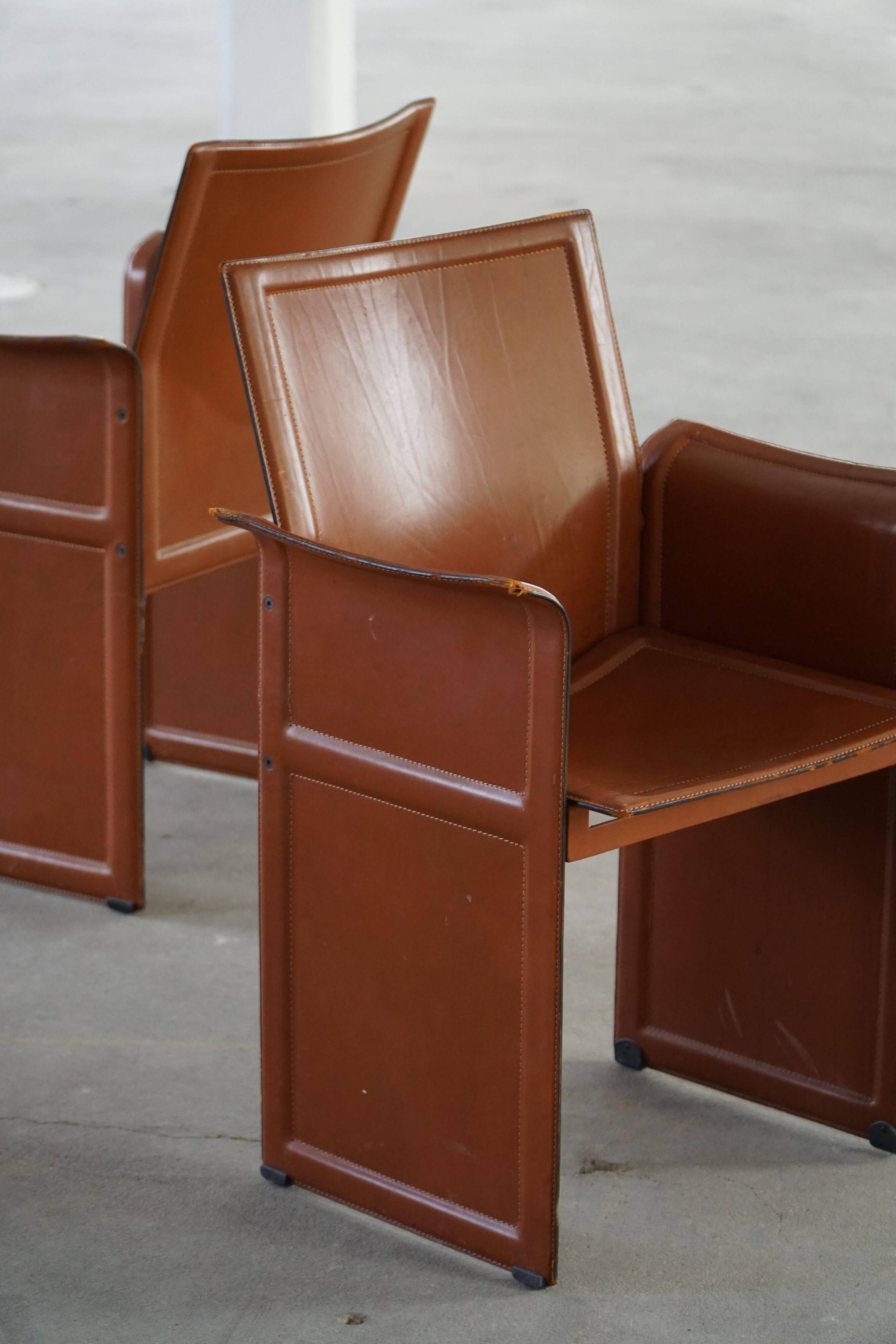 Ensemble de 4 fauteuils en cuir marron/rouge, Tito Agnoli, moderne italien, années 1970