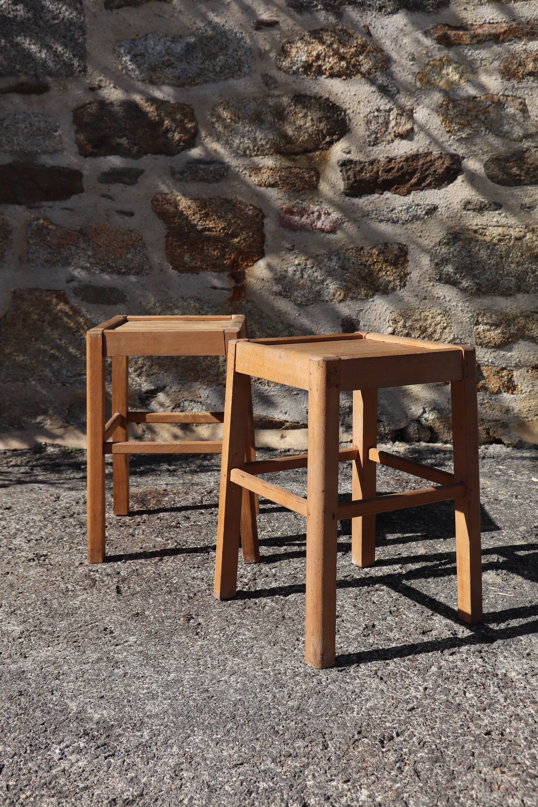 Paire de tabourets en bois