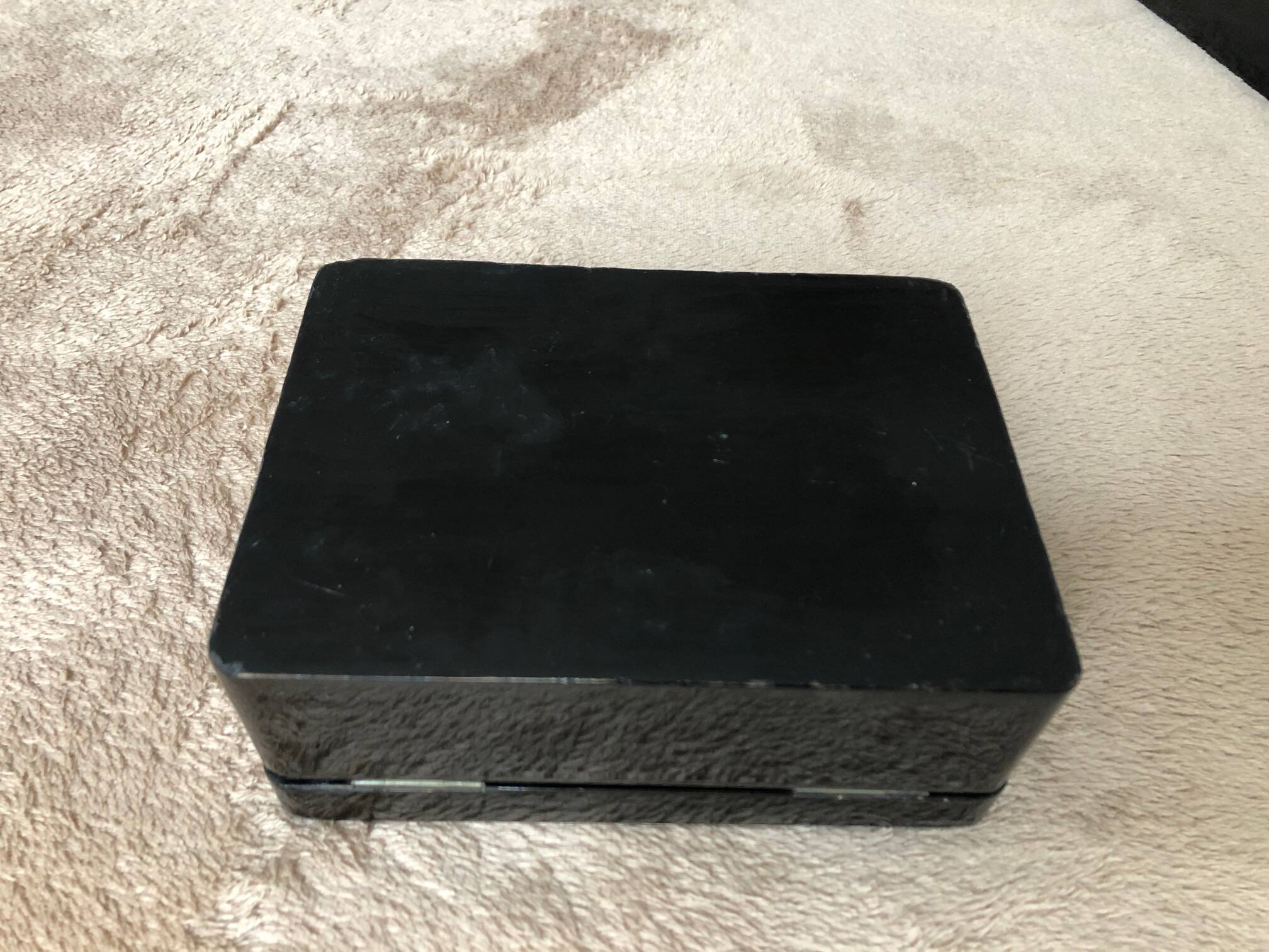 Old black lacquered jewelry box/box with gold Asian décor