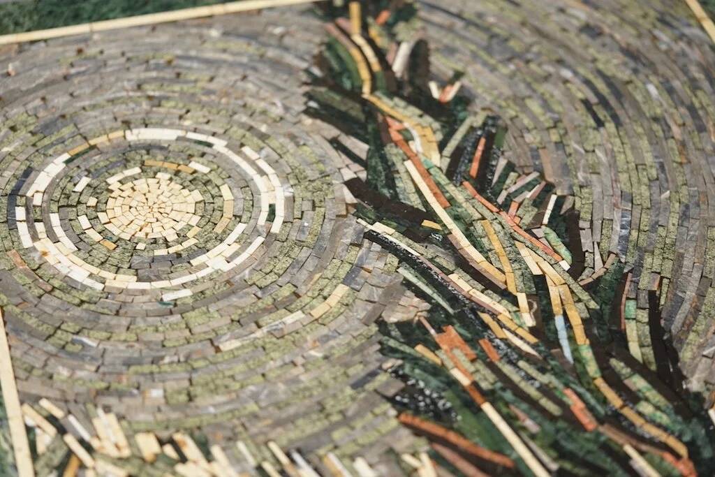 Table basse en mosaïque dans le style de « Route de campagne en Provence » de Van Gogh