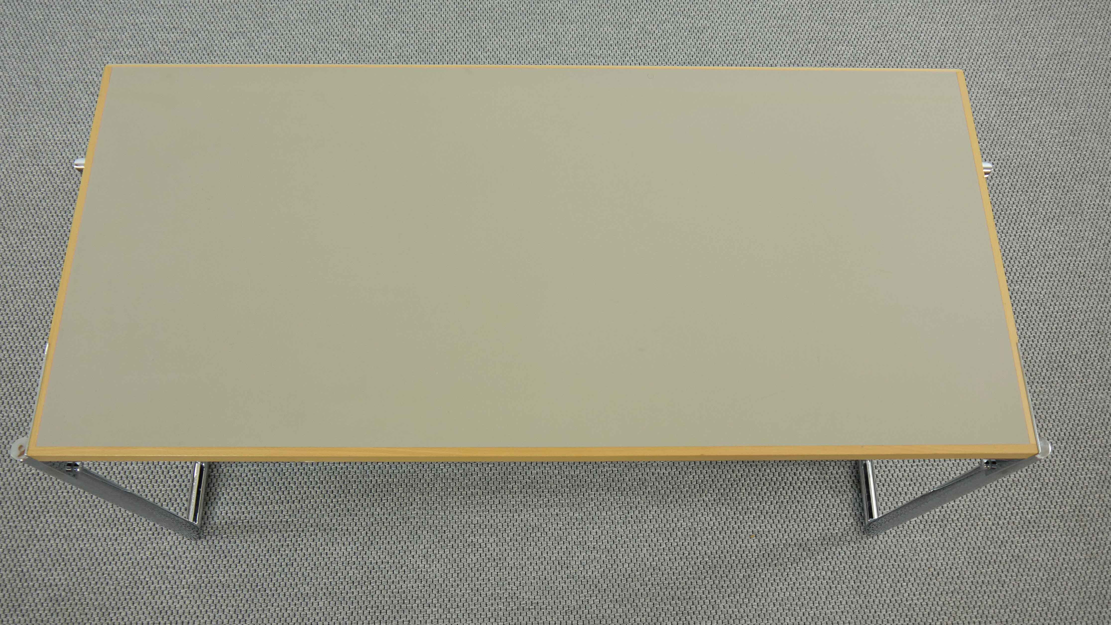 Menton Table by Eileen Gray fort ClassiCon
