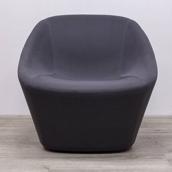 Fauteuil Log 366 de chez Pedrali en tissu Gris Anthracite