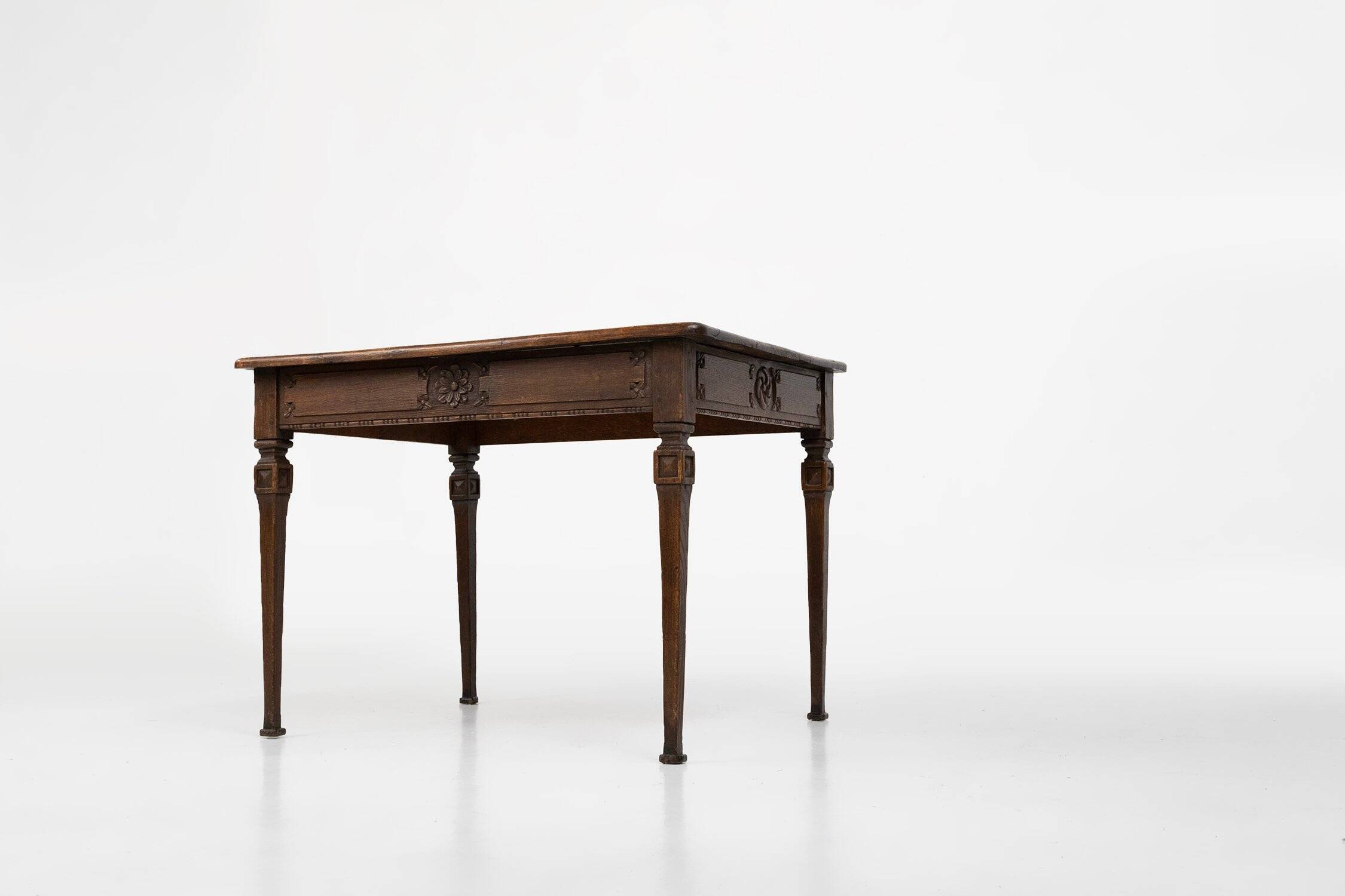 Table d'appoint rustique française du milieu du siècle en bois, années 1850.