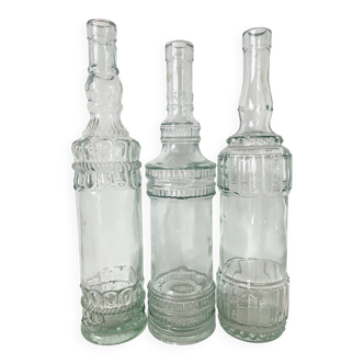 lot de bouteilles en verre moulé