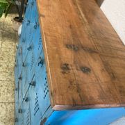 Workshop furniture with 20 blue lockers