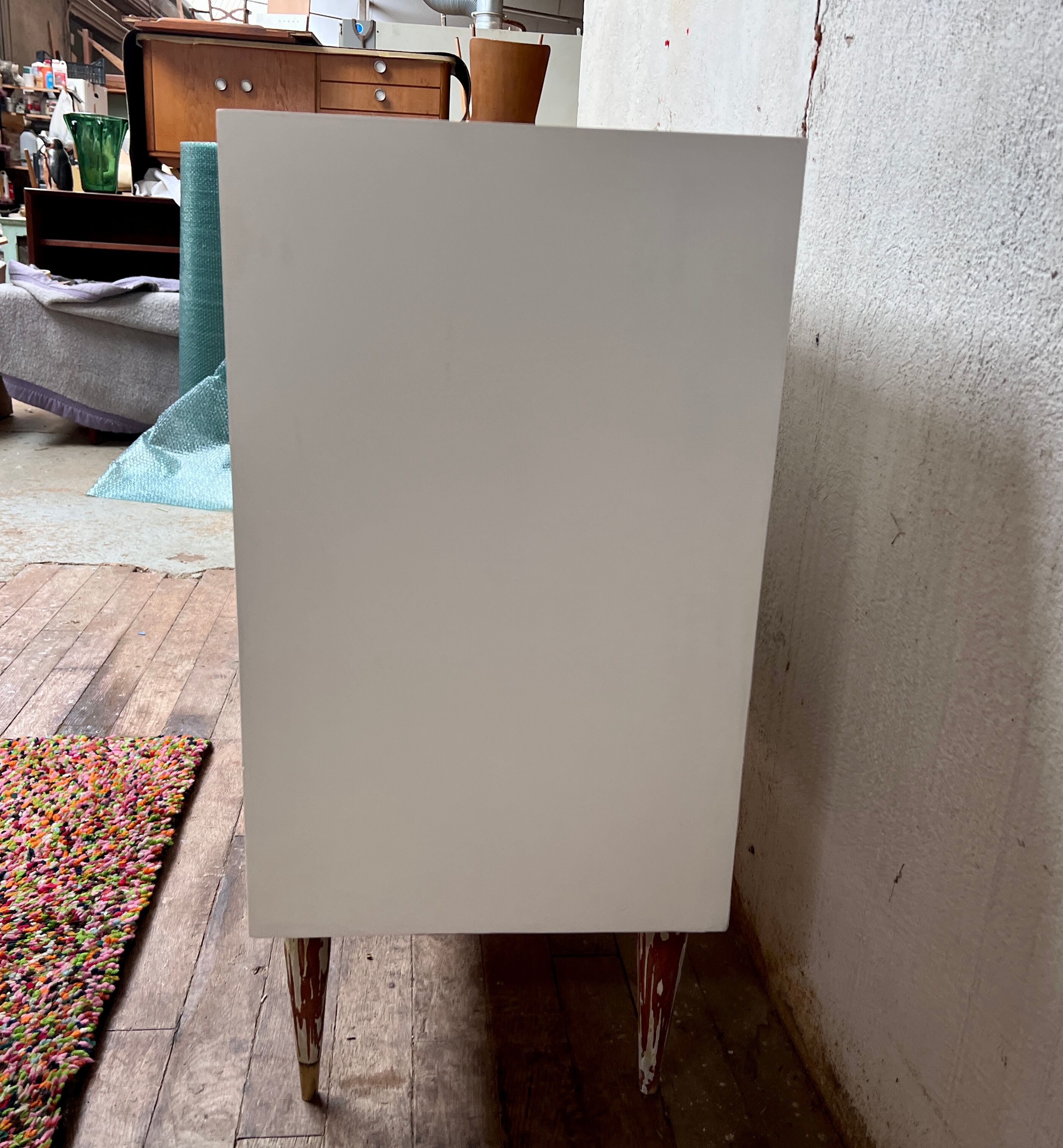 White chest of drawers