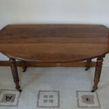 Mid-19th-century walnut round table with shutters, flaps