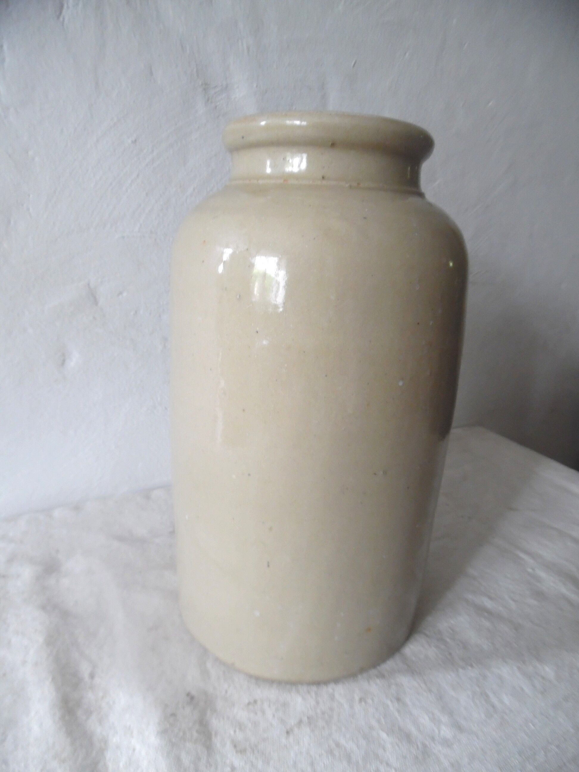 Former enamelled stoneware jar