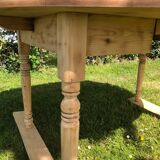 Extendable round table.