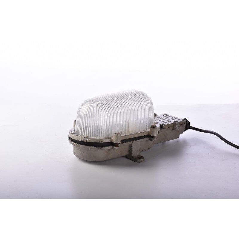 Industrial wall lamp