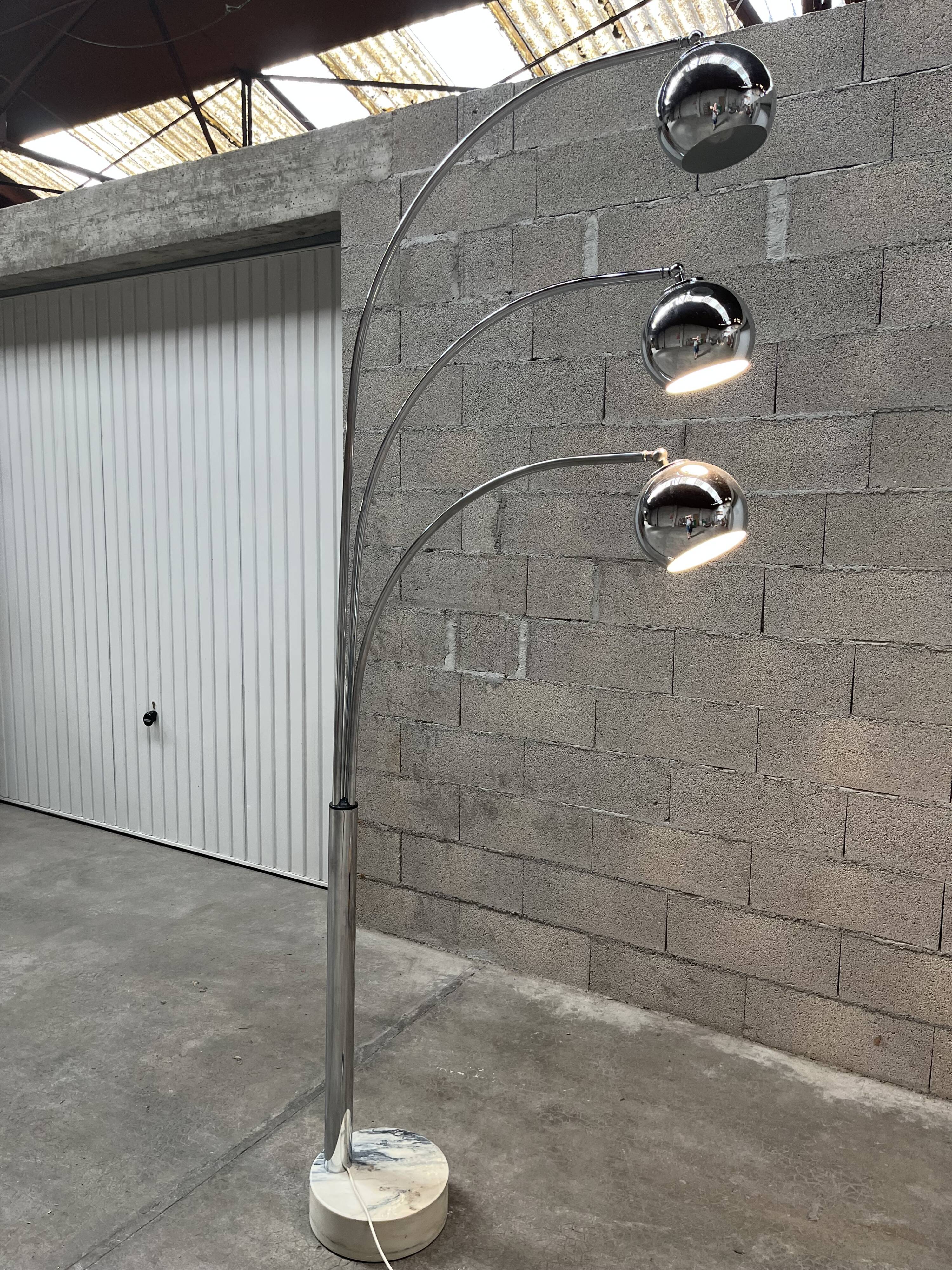 Lily of the valley floor lamp 1970 design Goffredo Reggiani