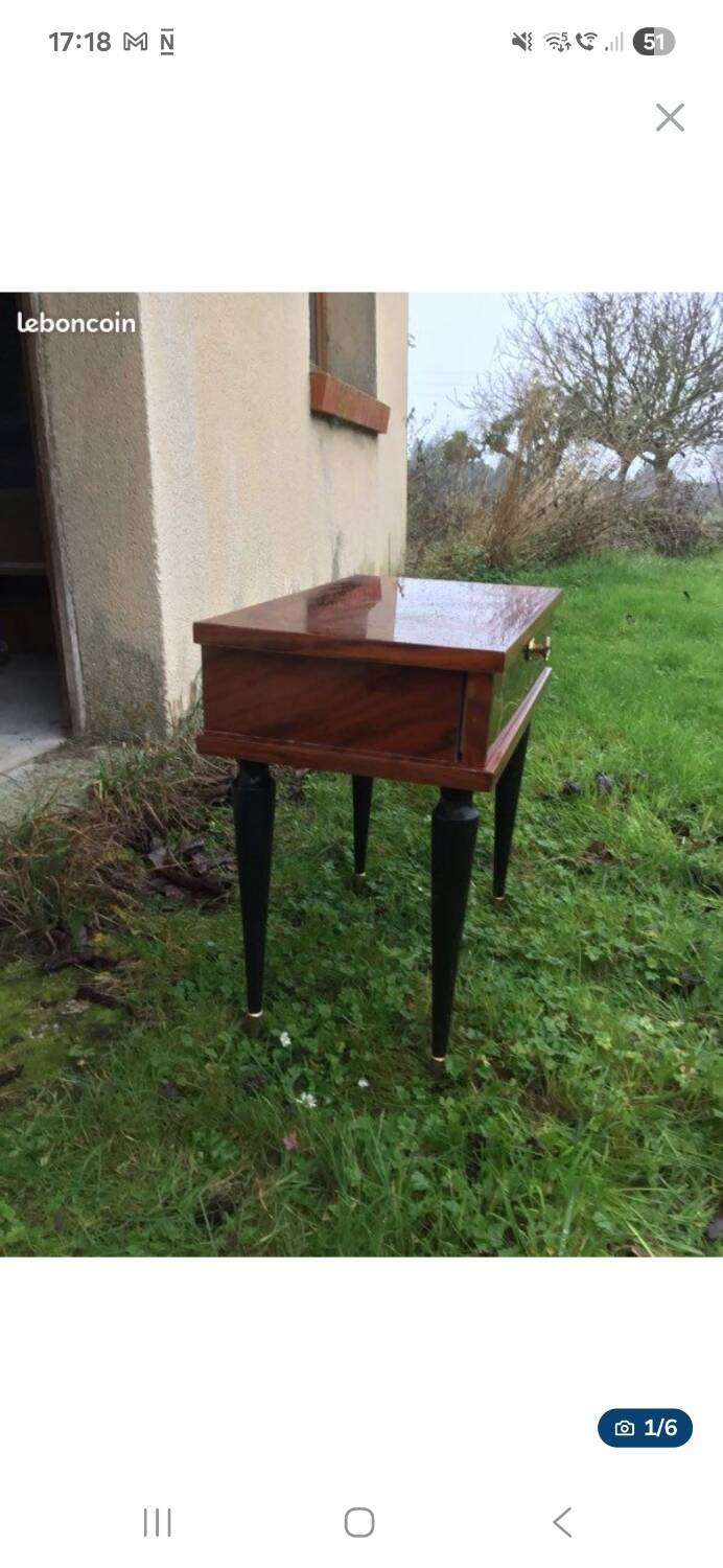 2 bedside tables
