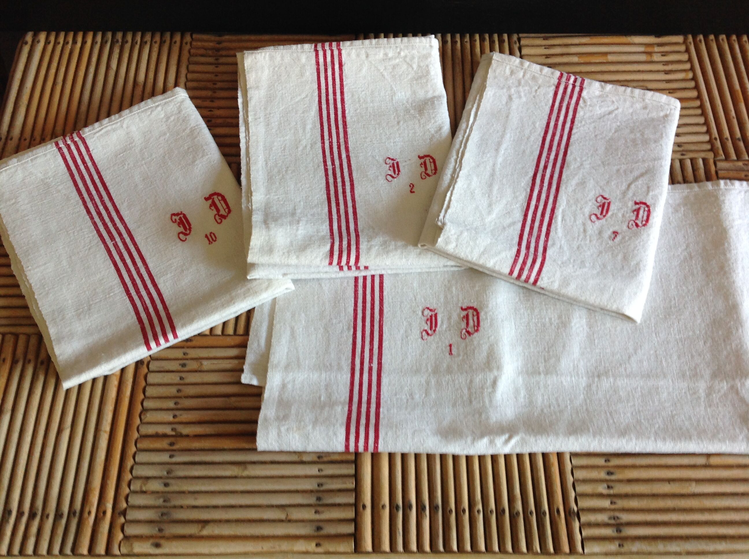 4 linen tea towels