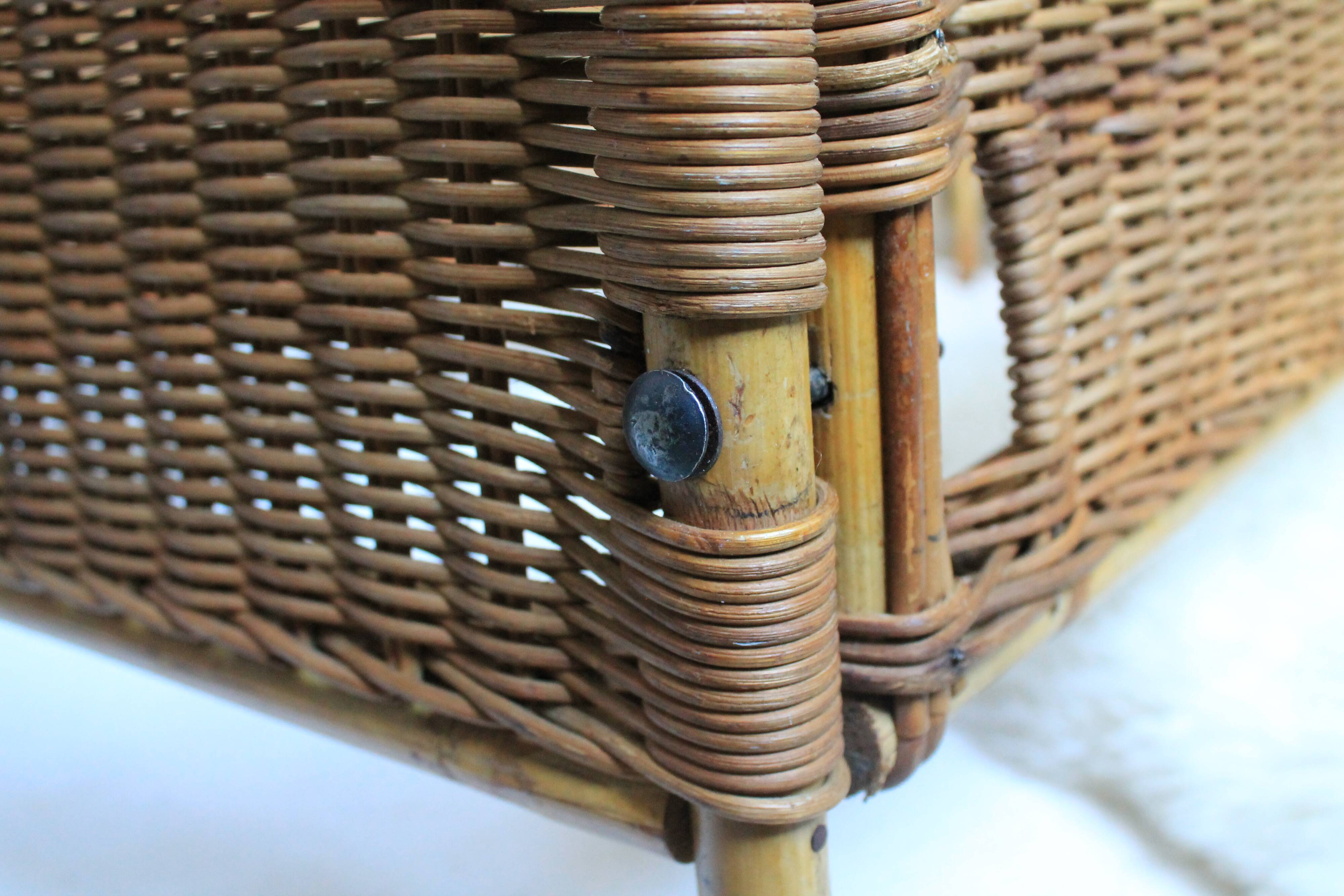 Vintage child ratin bed