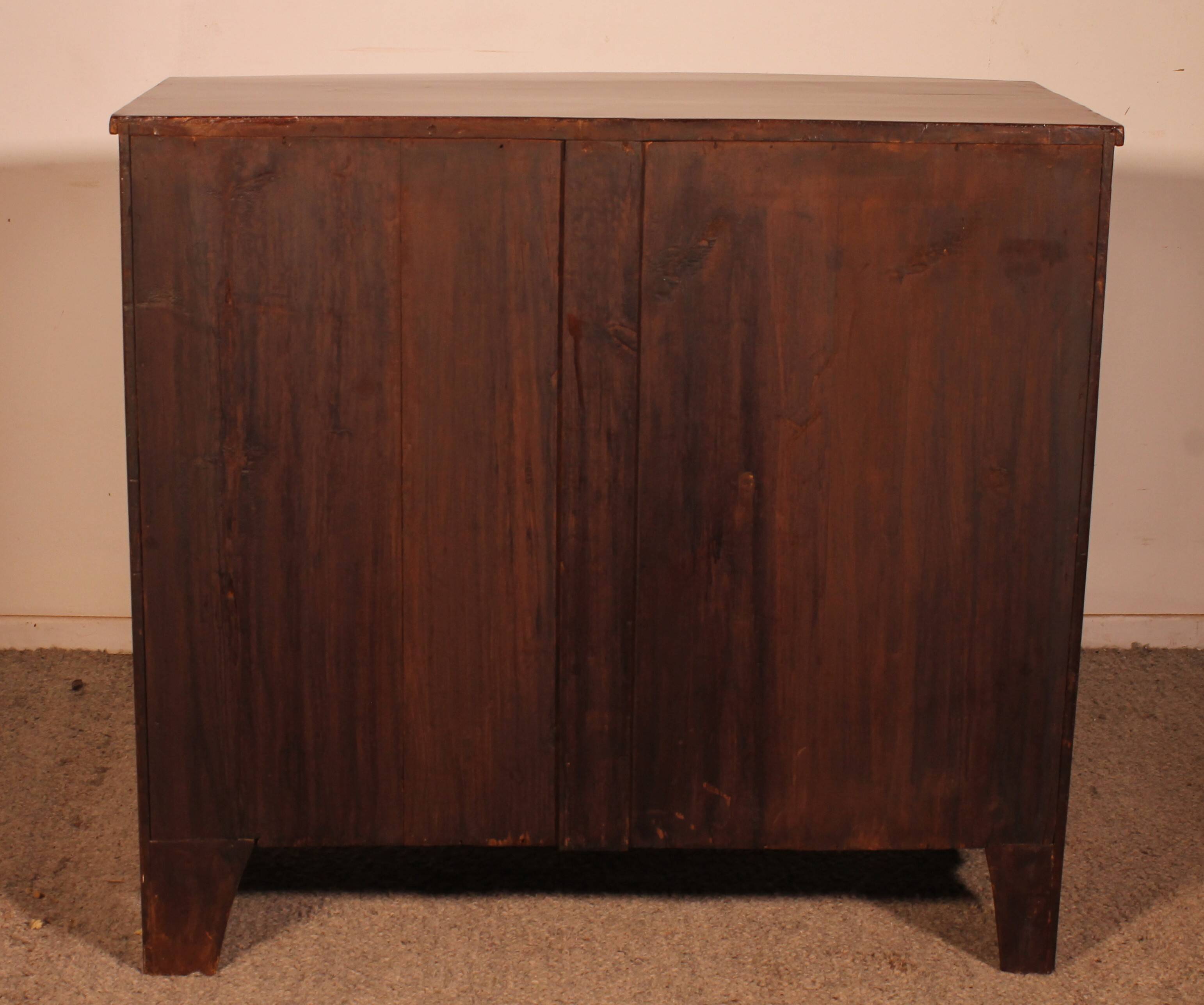 Bombé commode in mahogany from the early 19th century.