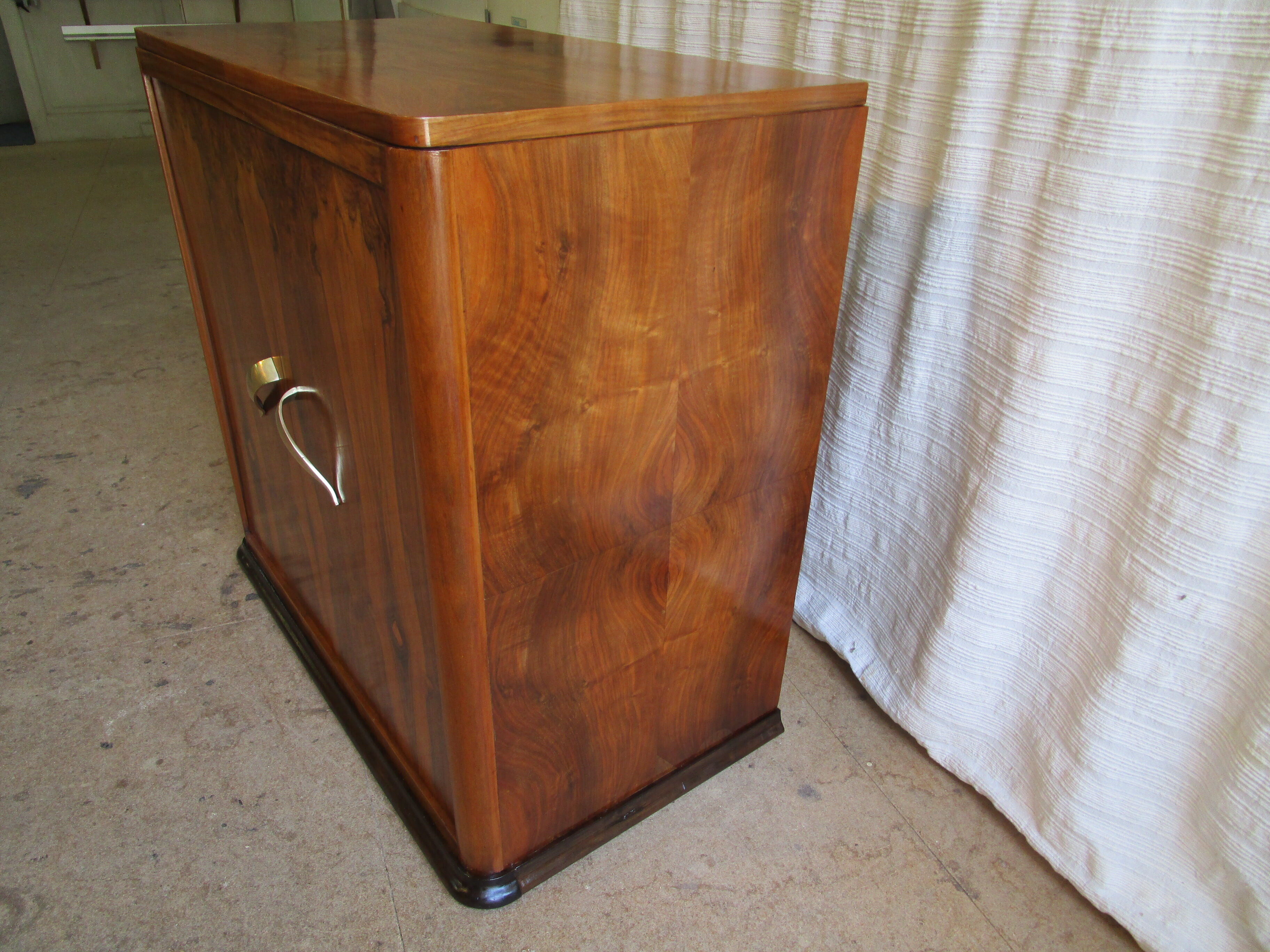 Art deco storage unit