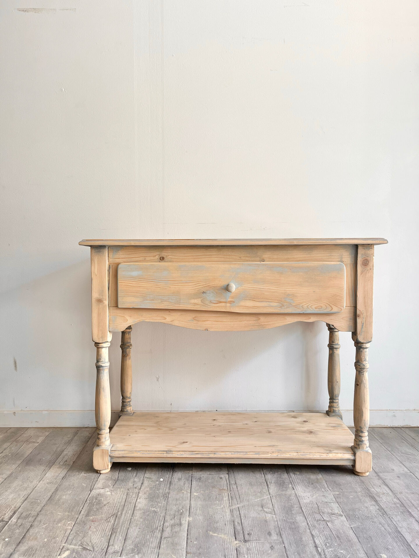 Petite console