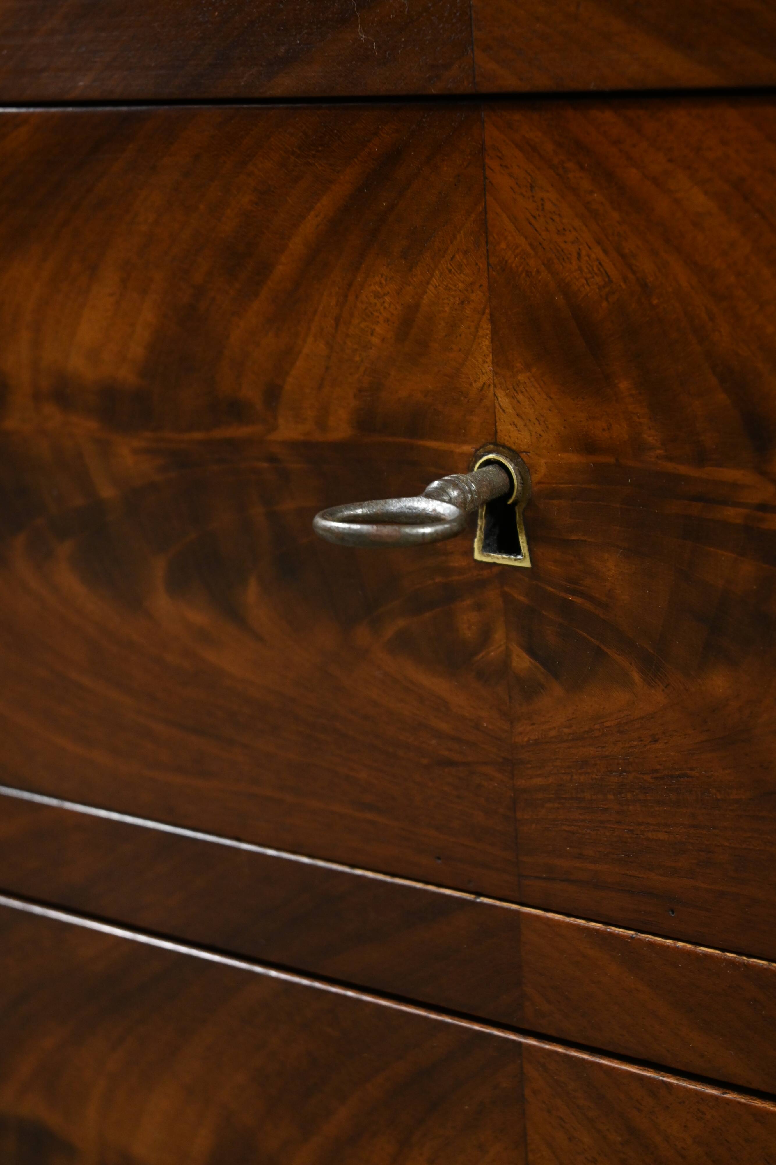 Burl Mahogany Dressing Table, Louis-Philippe Style – Late 19th Century