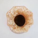 Vase rond à col corolle en terre mêlée ocre