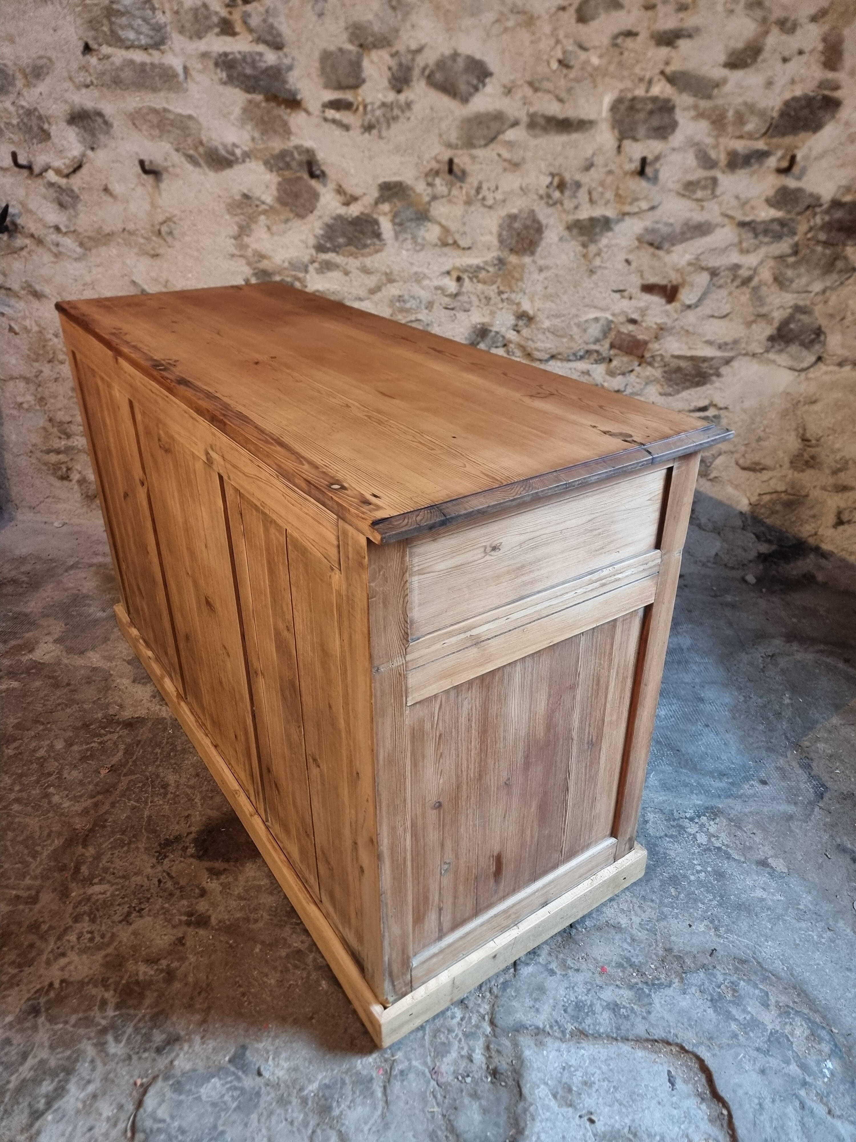 Buffet rustique français années 1920 – Buffet en pin ancien – Îlot de cuisine – Meuble de rangement 3 portes