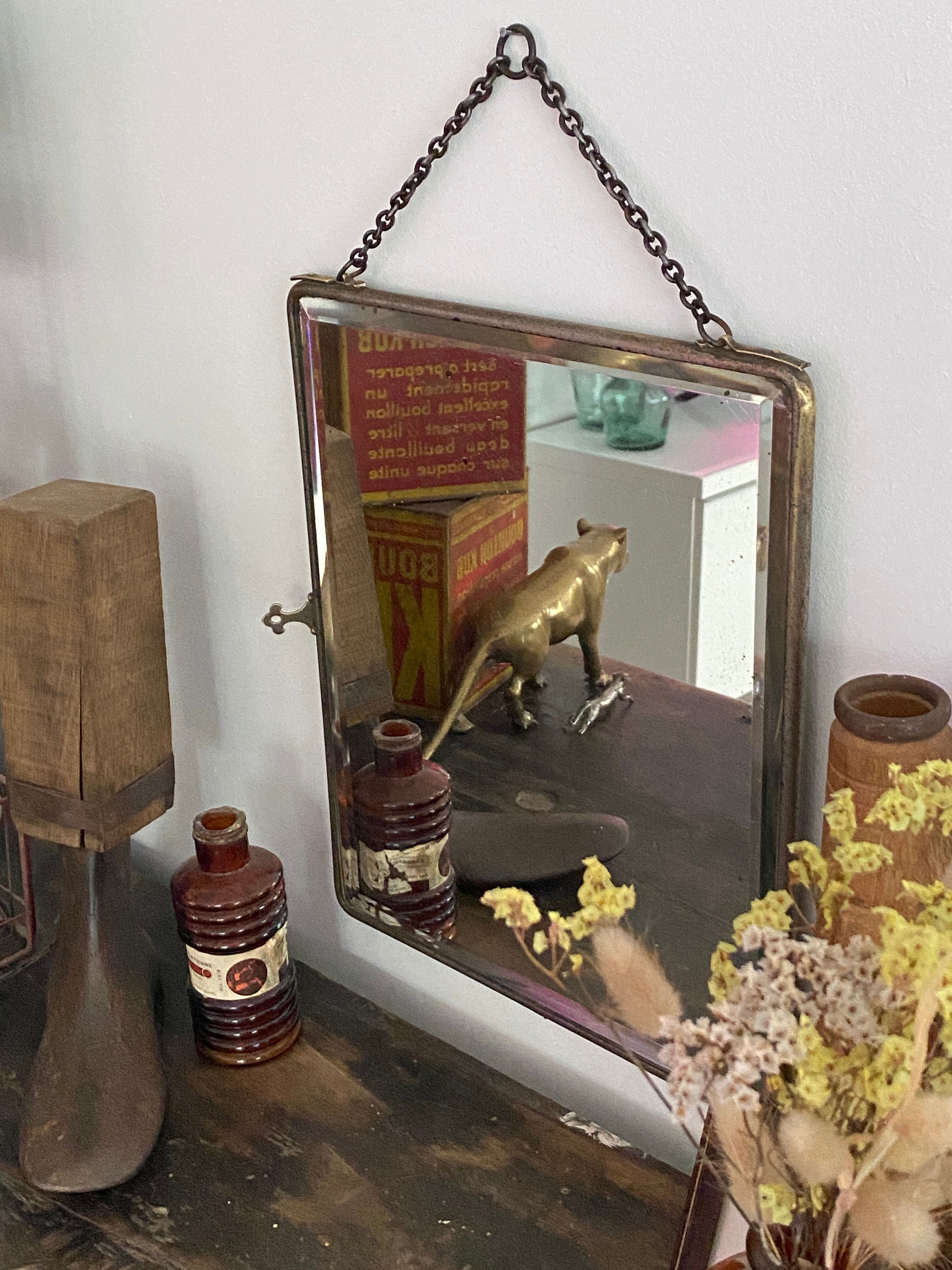 Barber mirror with chain 33 x 28 cm