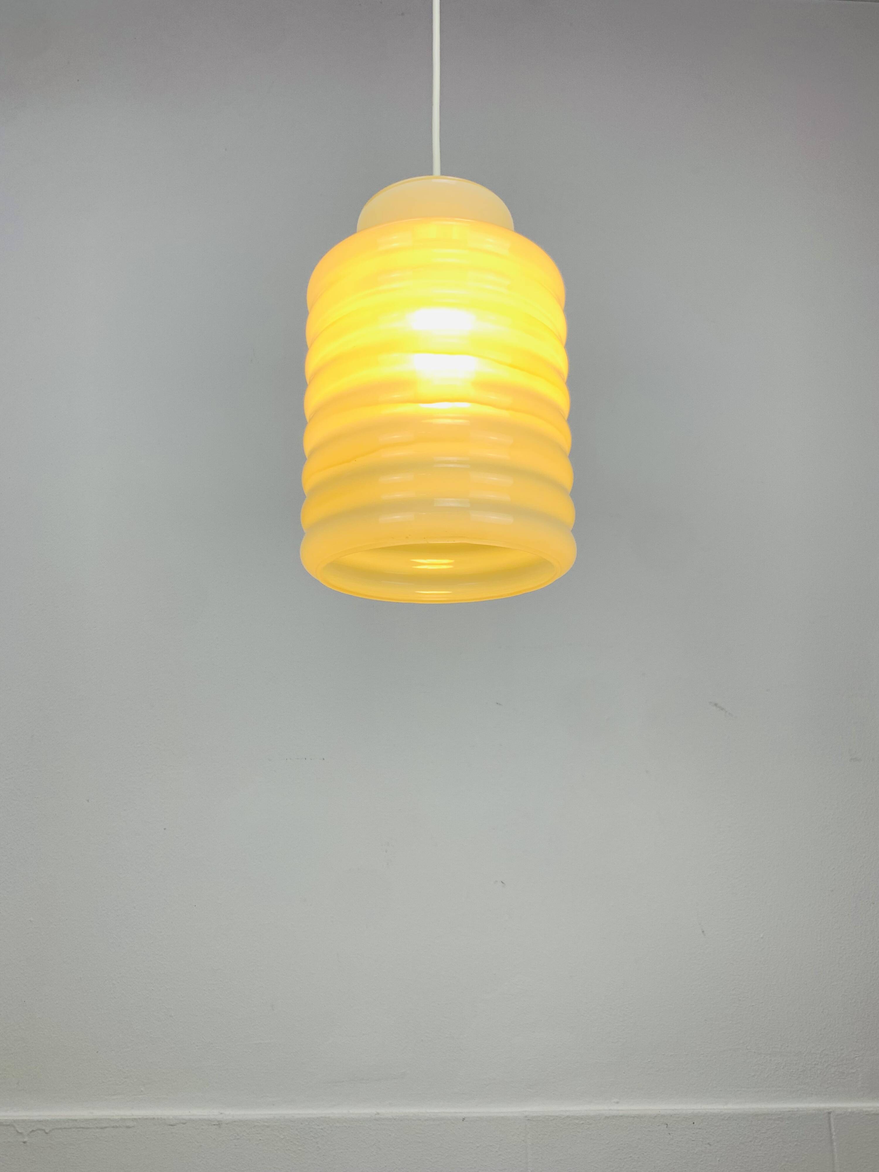 Suspension lampion opaline années 60, vintage