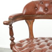 Chaise de bureau Chesterfield rotative en cuir de vache marron