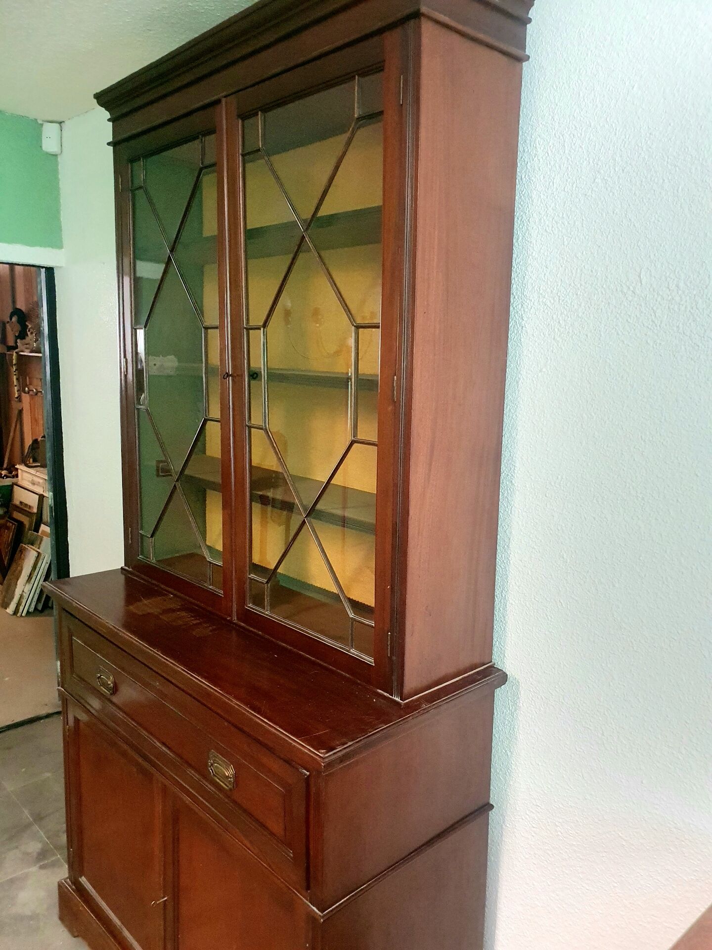 Elegant English mahogany secretary bookcase – Early 20th century