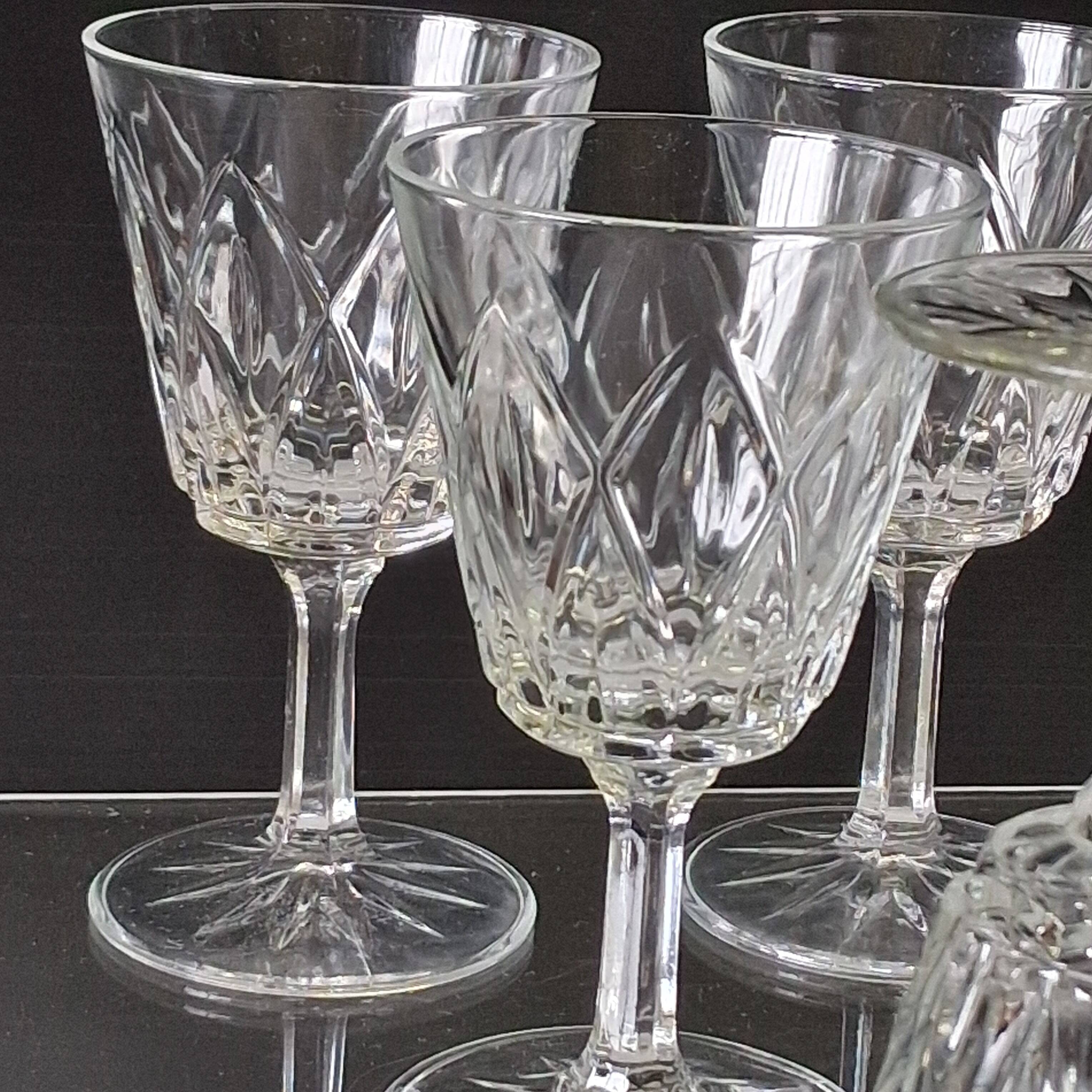 6 digestif glasses from the VMC crystal factory in Reims in good condition.