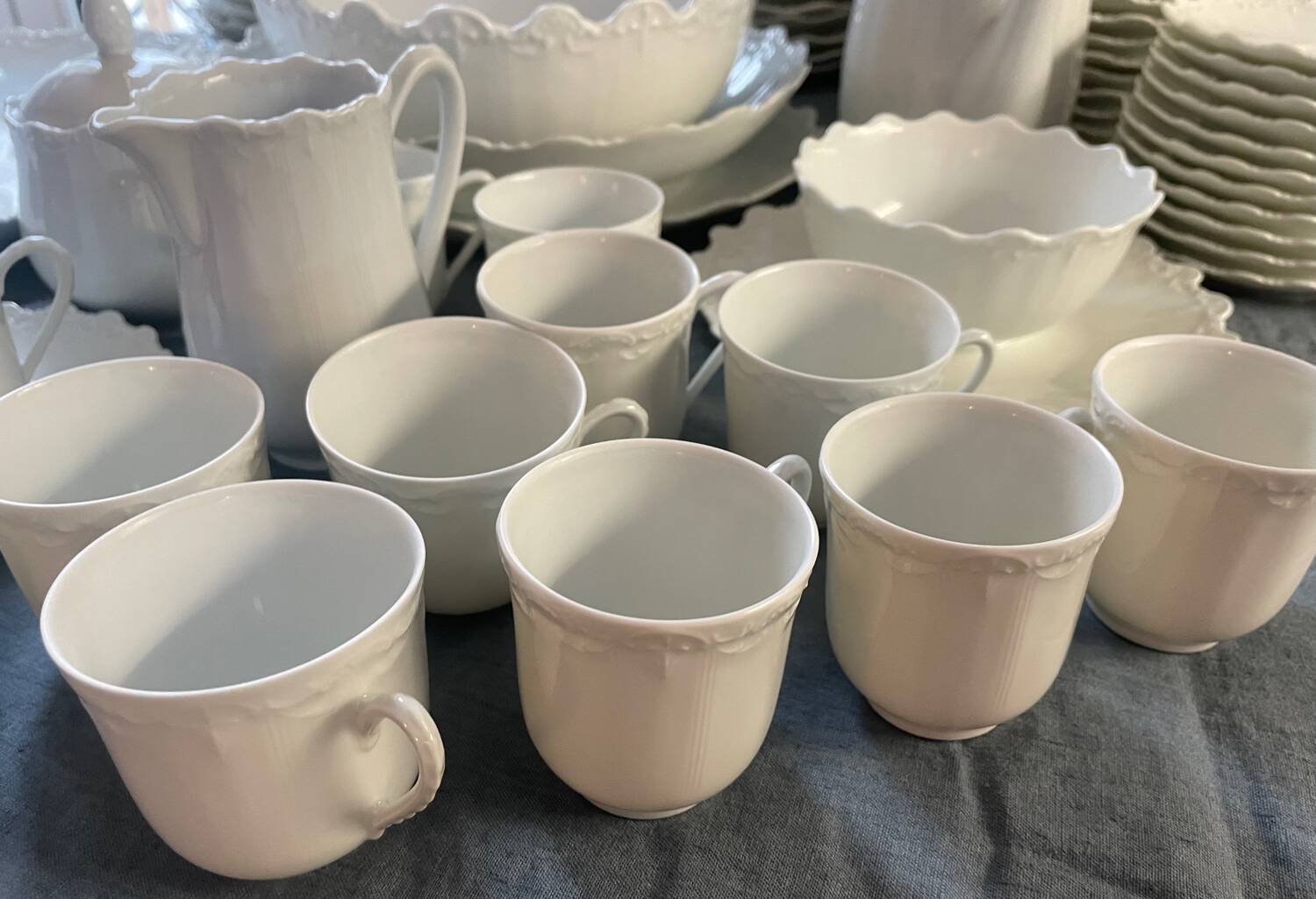 Prestigious 62-piece dinnerware set in vintage 70's Limoges white porcelain by Raynaud