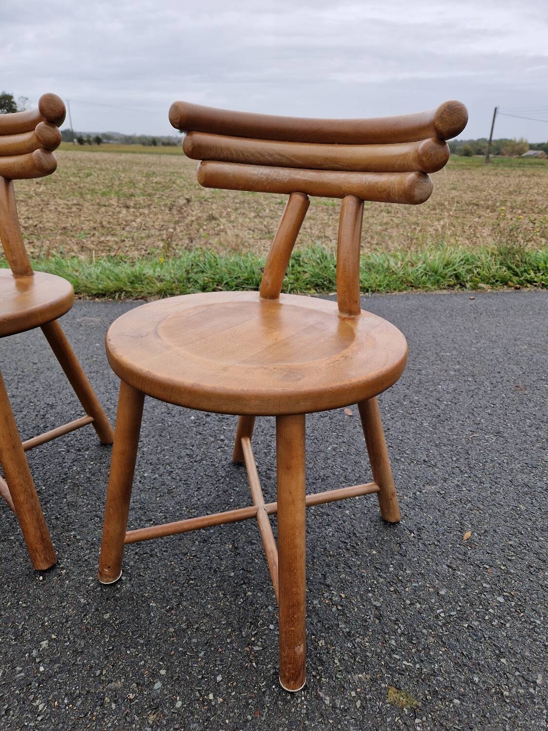 Set of 4 solid organic chairs