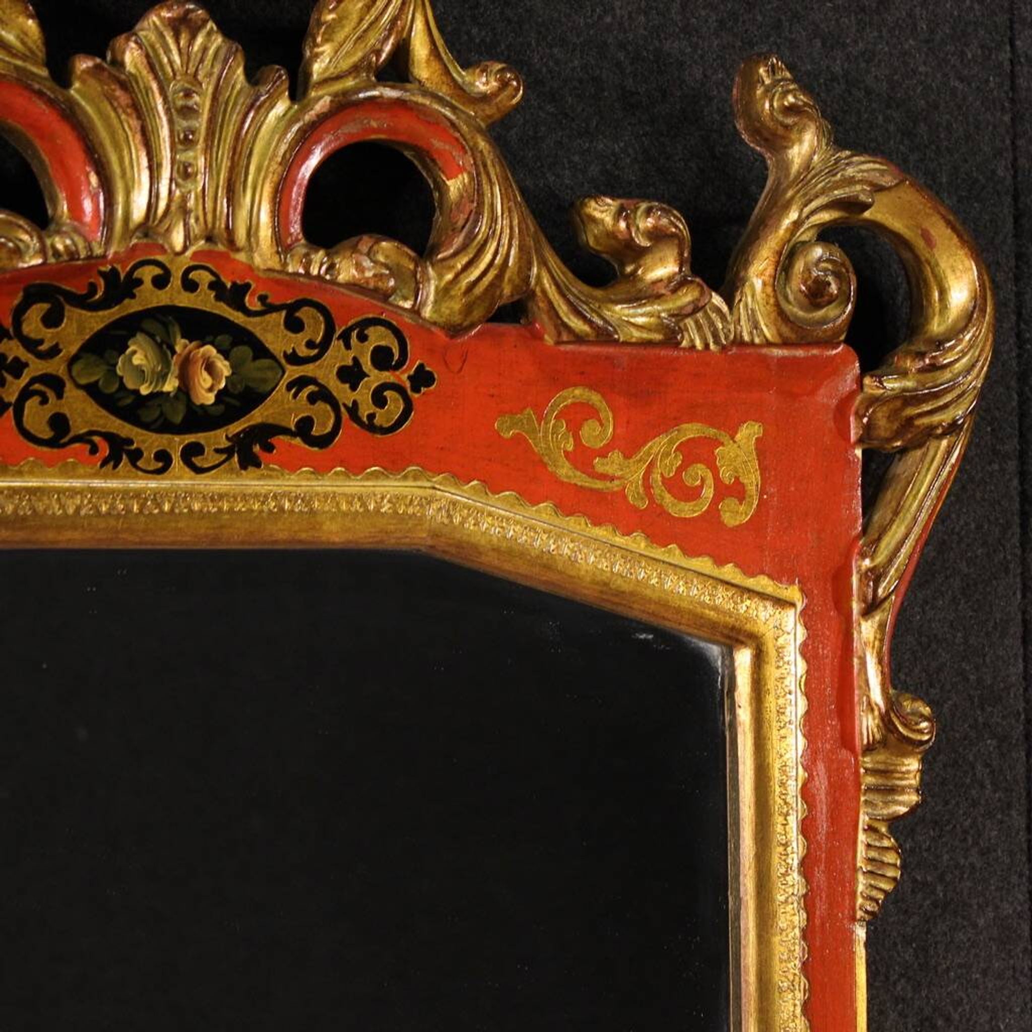 Miroir toscan laqué et doré du XXe siècle