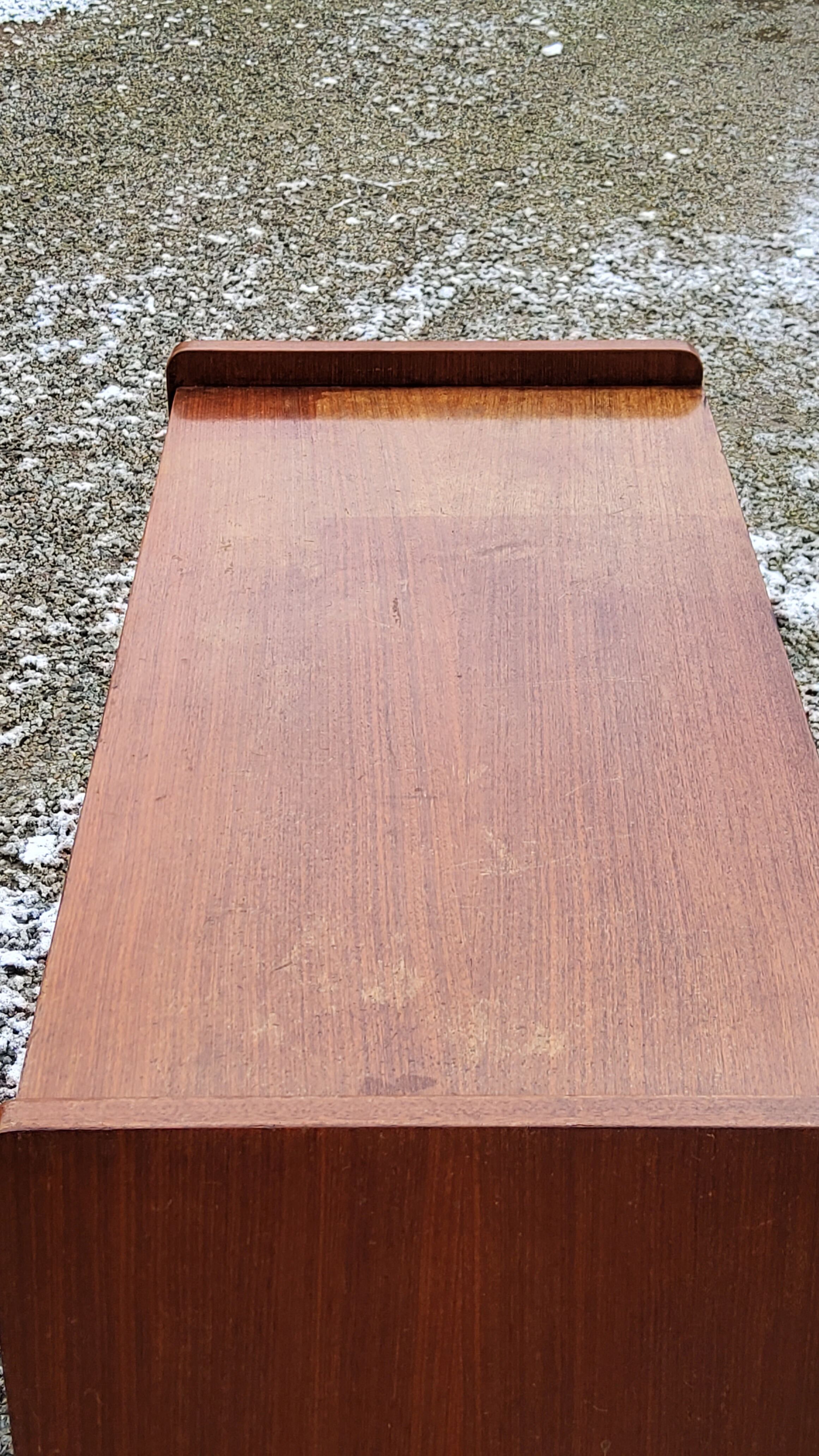 Vintage chest of drawers from the 50s 4 drawers feet compass and mahogany fins