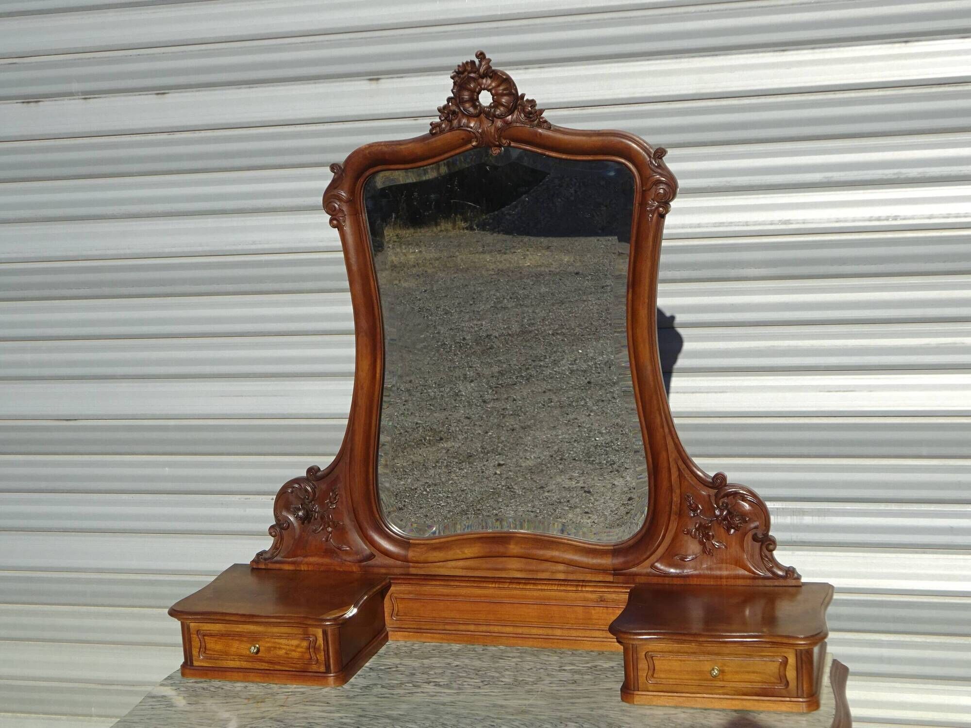 Commode en noyer Louis XV avec miroir
