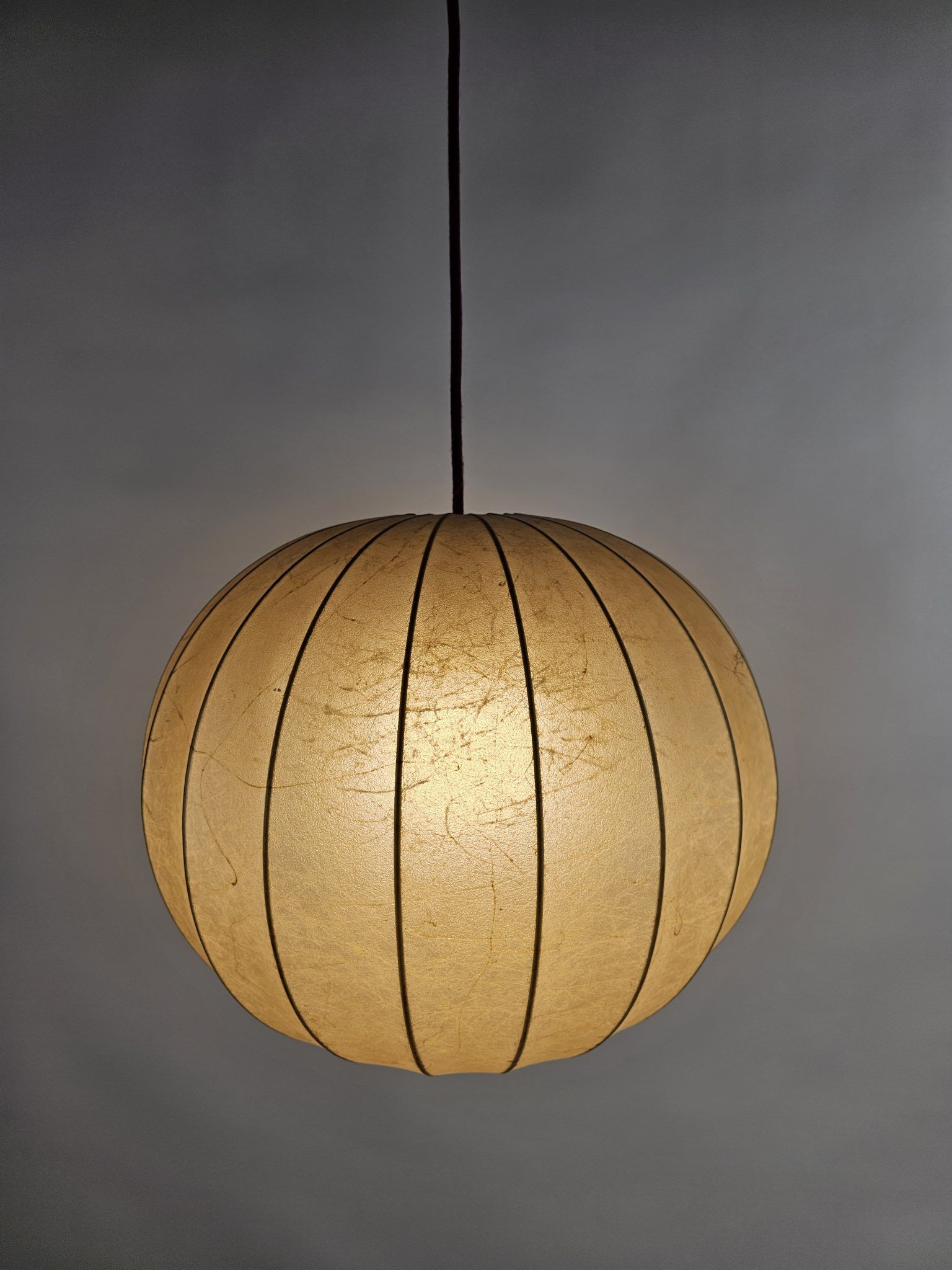 Cocoon pendant lamp from Italy with beautiful structure and colour
