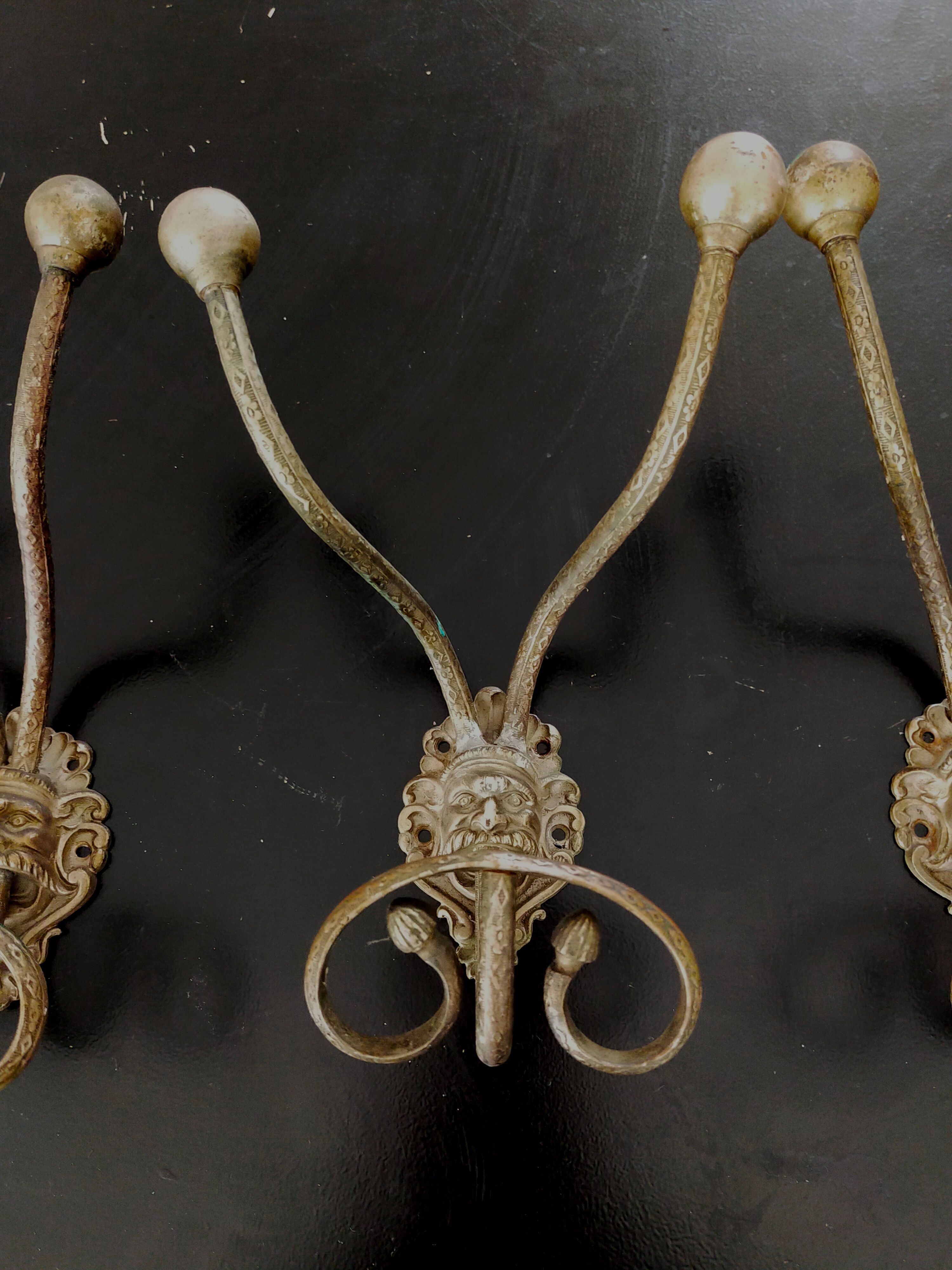 Set of 4 bronze mascaron hooks