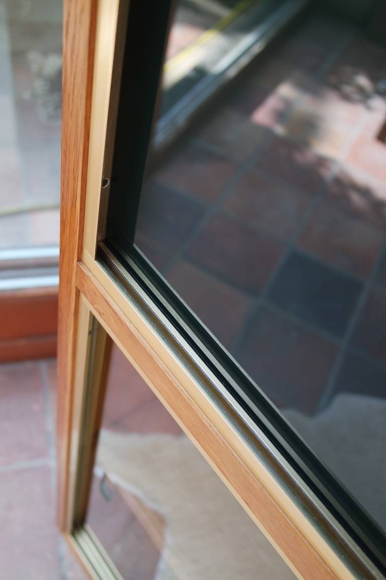 Two-coloured showcase bookcase