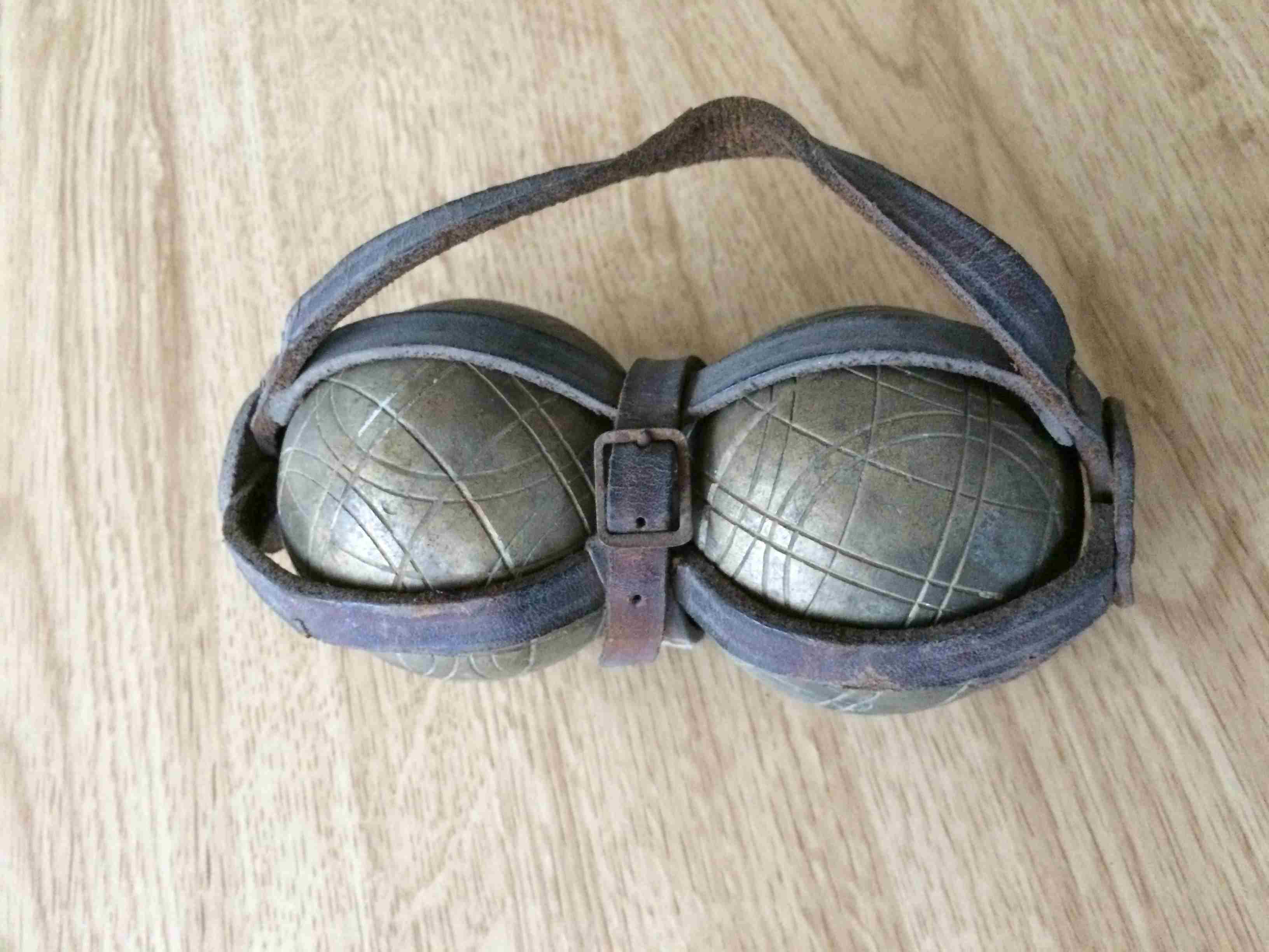 Jeu de 2 boules de pétanque ou boules lyonnaises