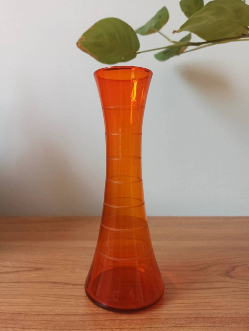 Vintage 70's pop soliflore vase - Hand-carved decor