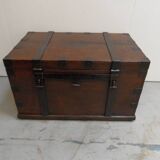 Coffre de voyage ancien en bois