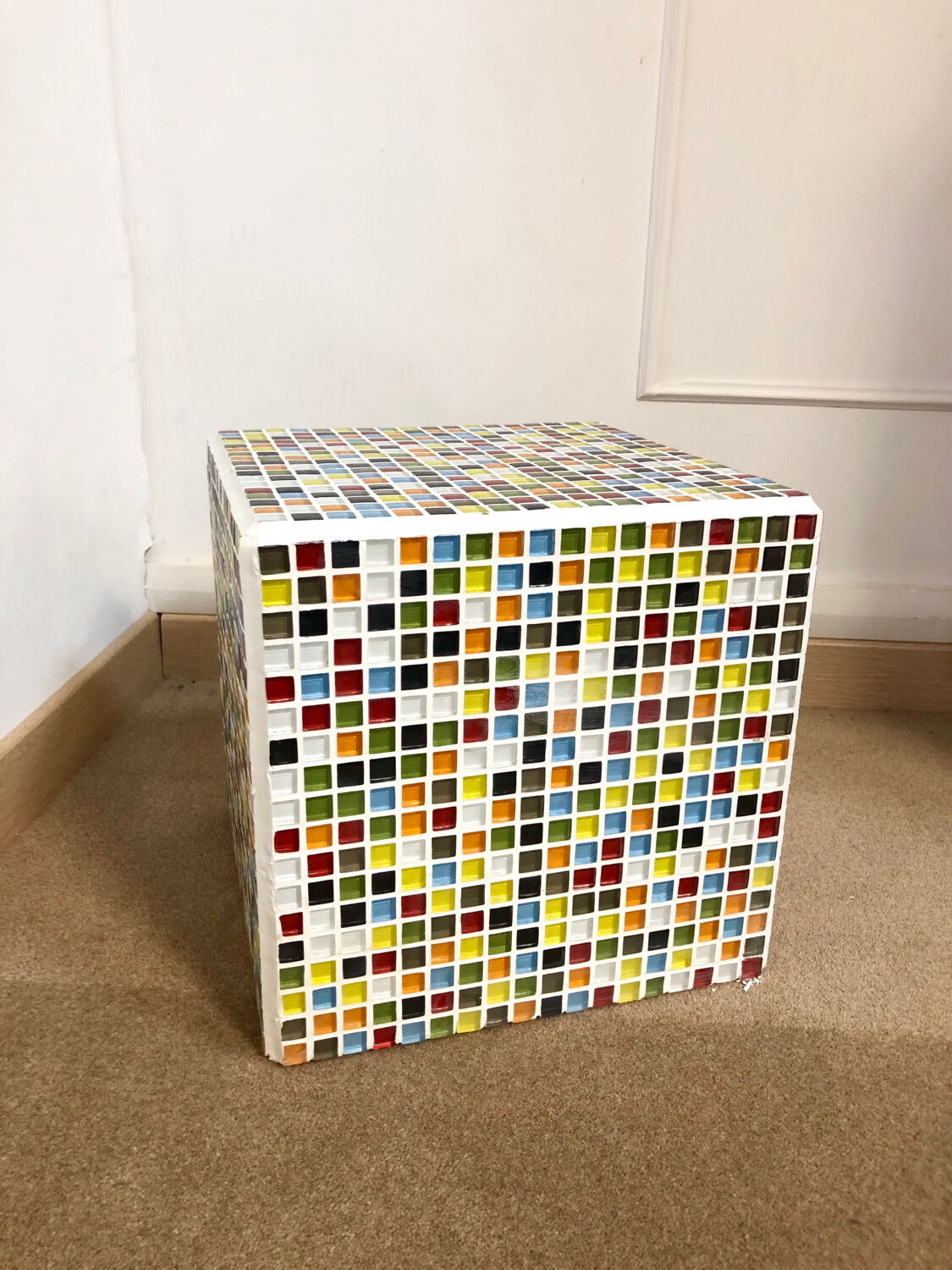 Multicolored ceramic cube